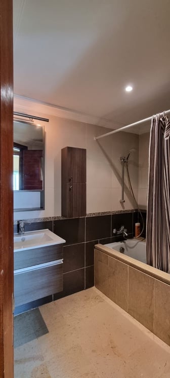 user-CA182901-image