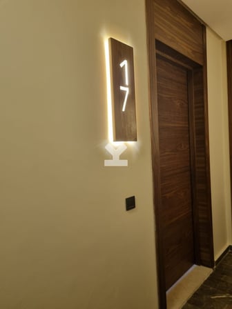 user-DS080257-image