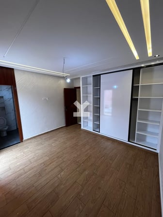 user-EI150997-image
