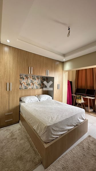 user-AA151612-image