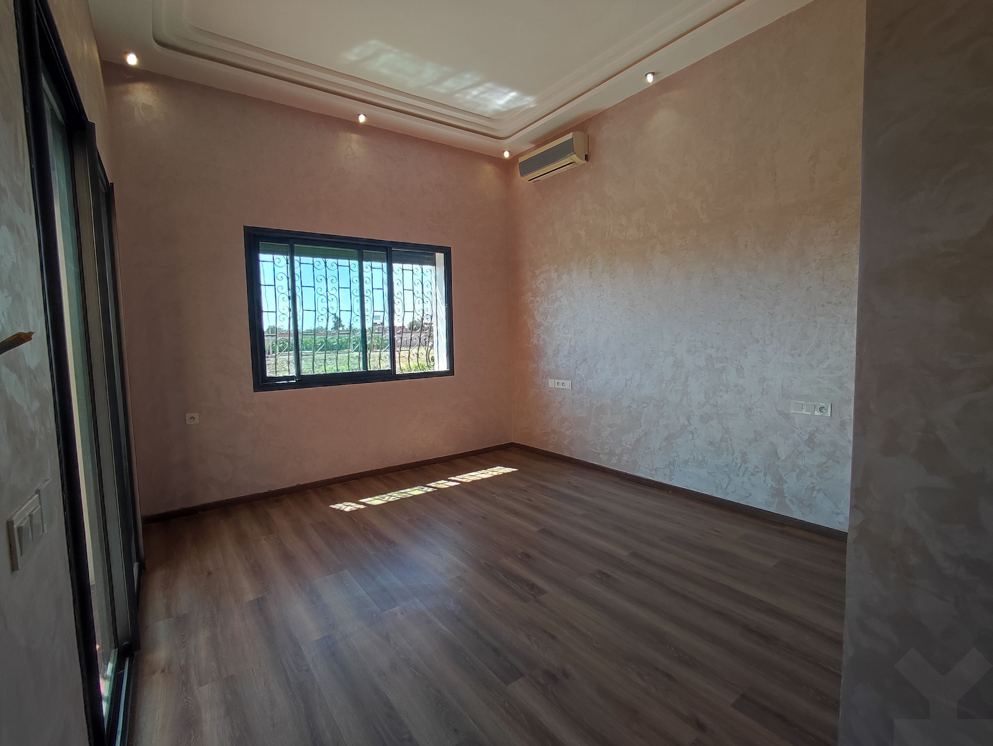 Villa 8855 m² à  — 12
