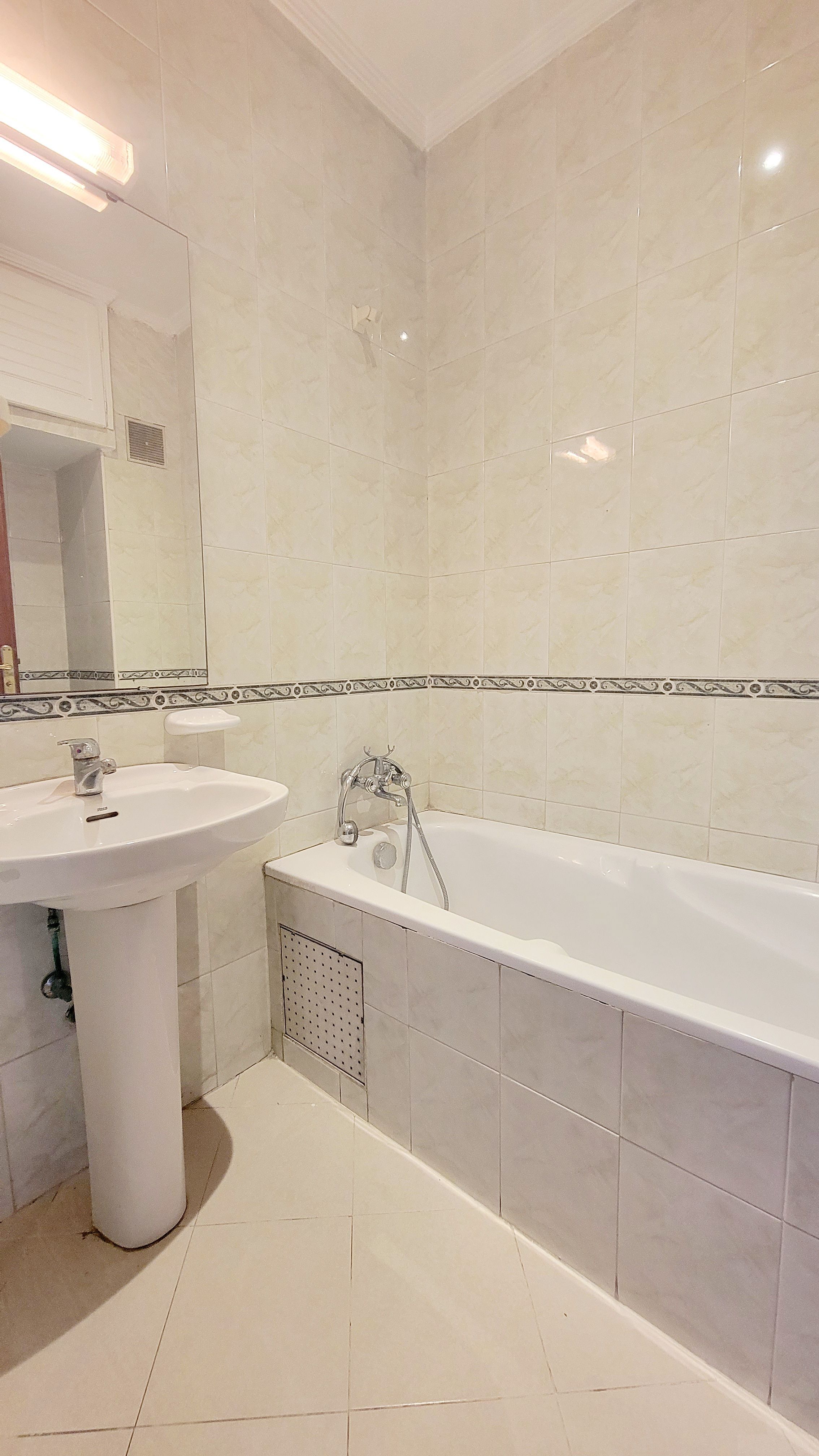 Appartement 281 m² à Hopitaux — 11