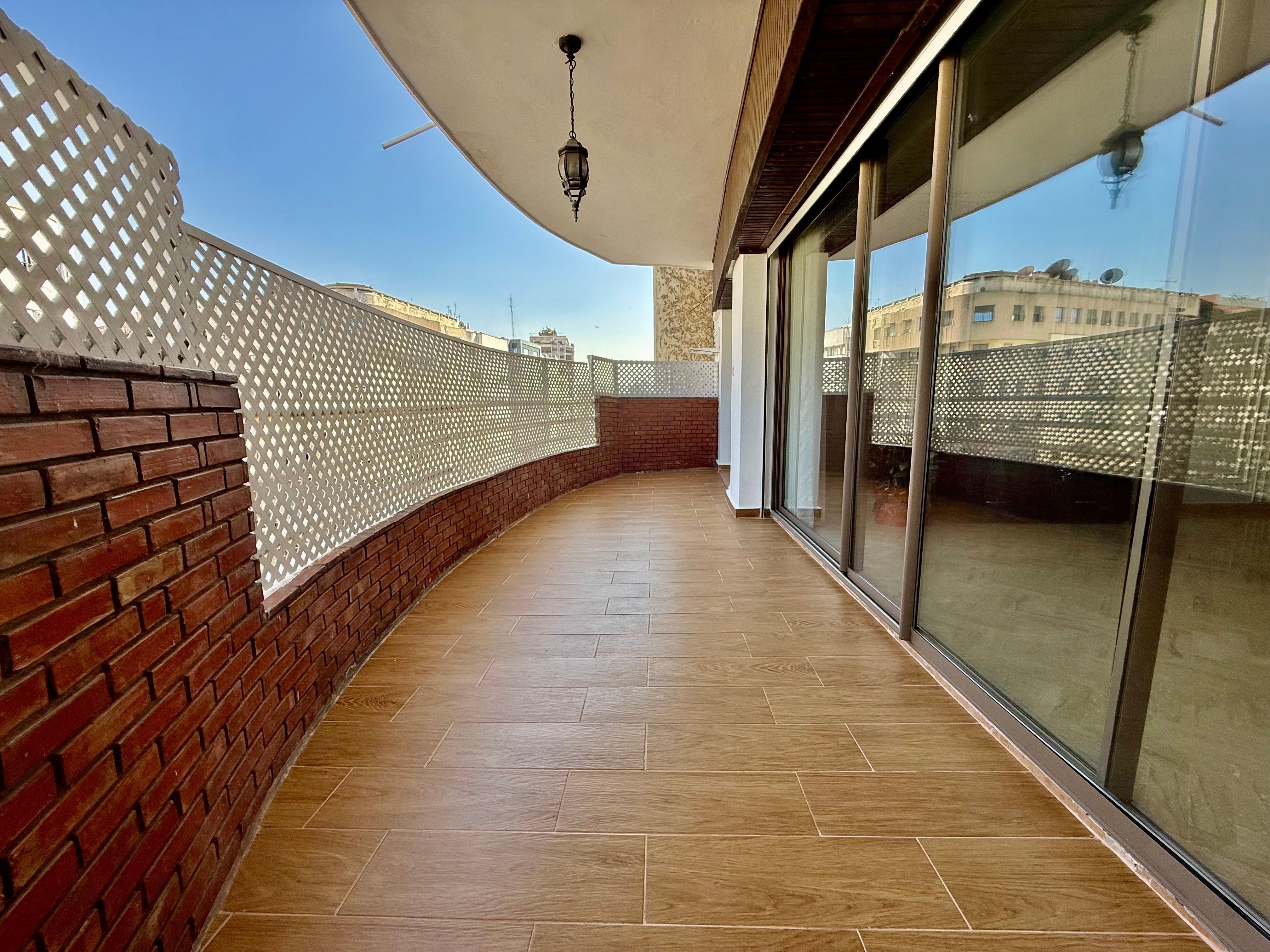 Appartement 144 m² f Hopitaux — 24