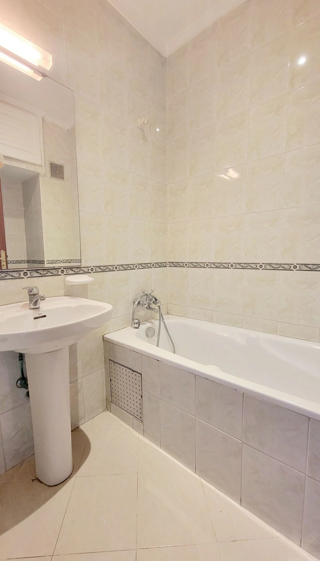 Appartement 281 m² à Hopitaux — 11