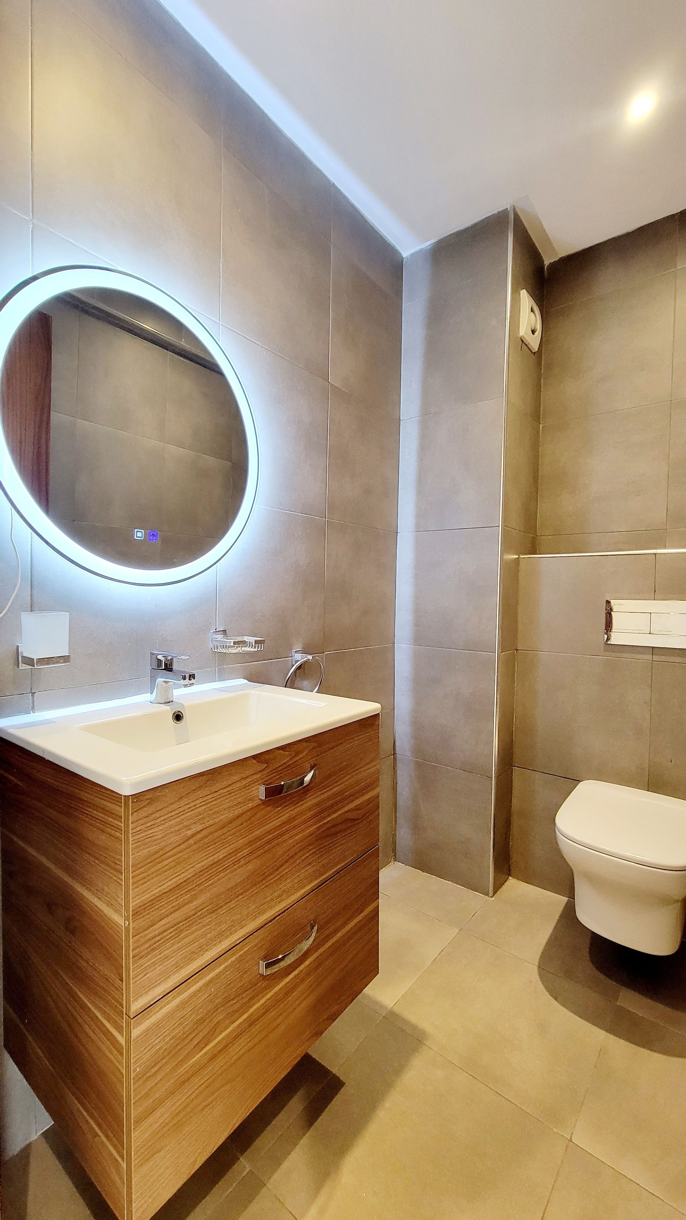 Appartement 129 m² f Hopitaux — 28