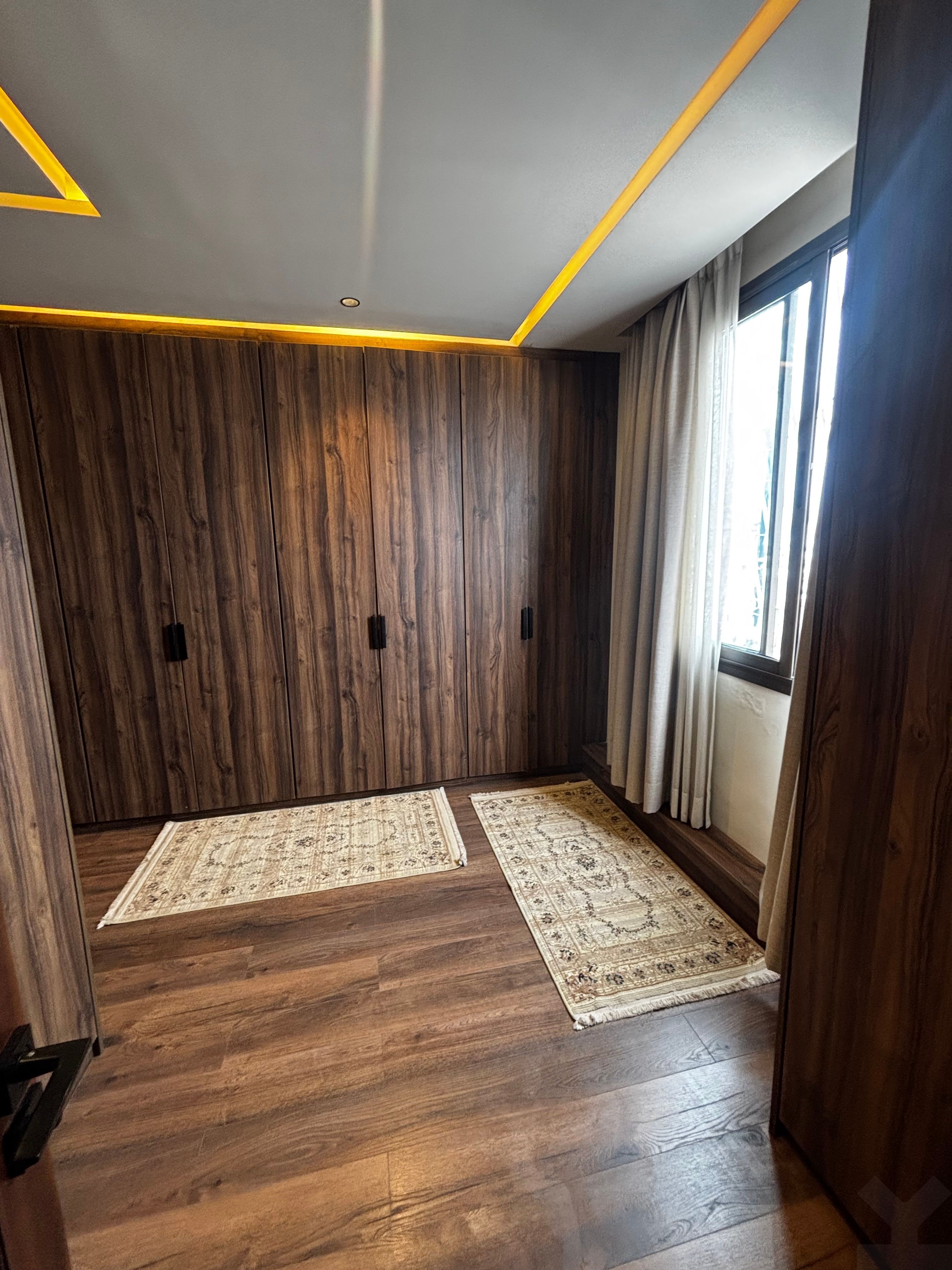 Appartement meublé à louer de 244 m² — 6