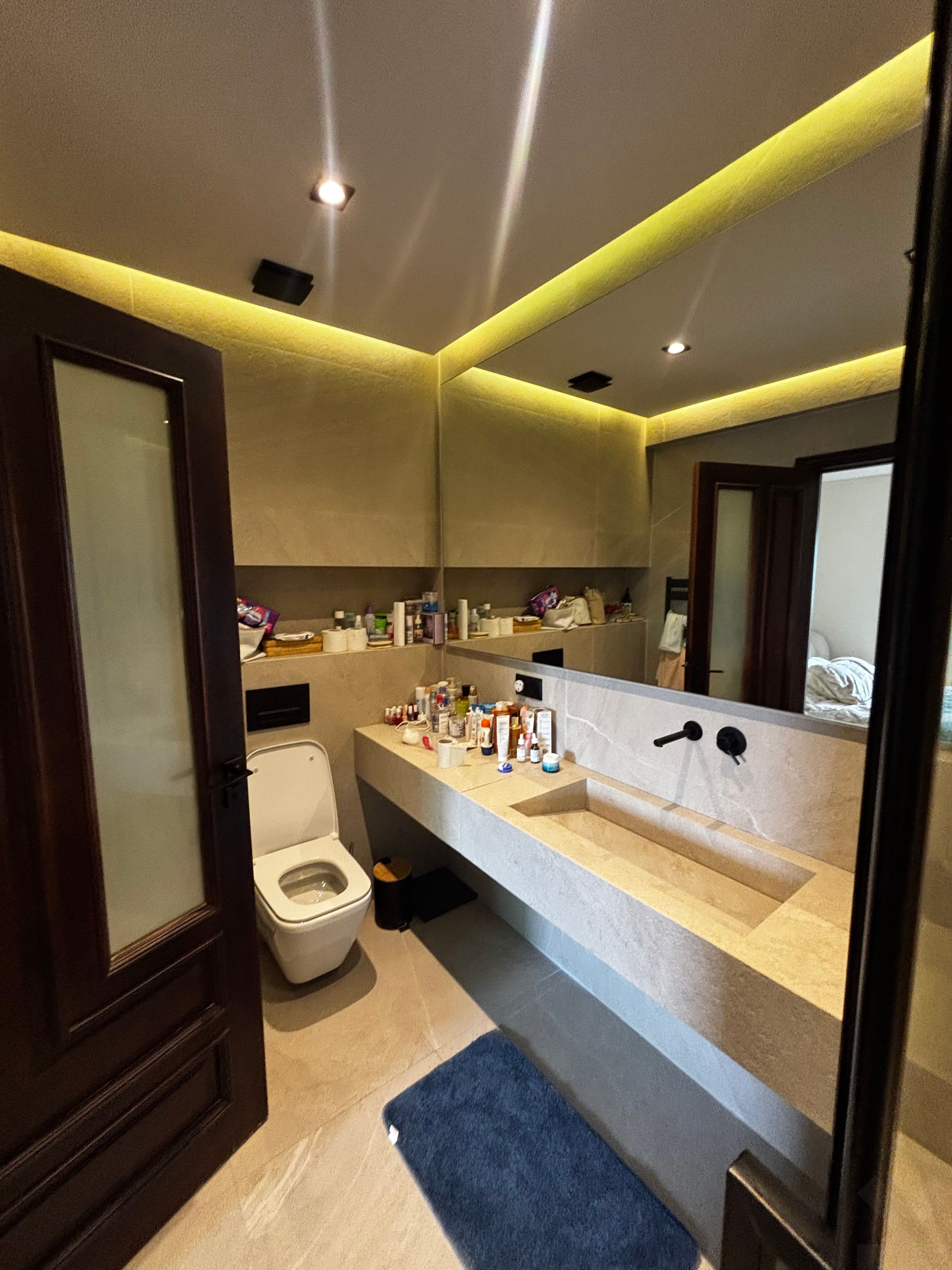 Appartement meublé à louer de 244 m² — 2