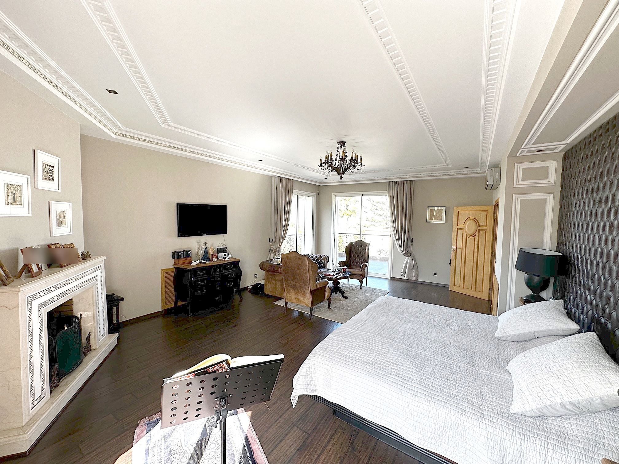 Villa 1034 m² f La Colline — 10