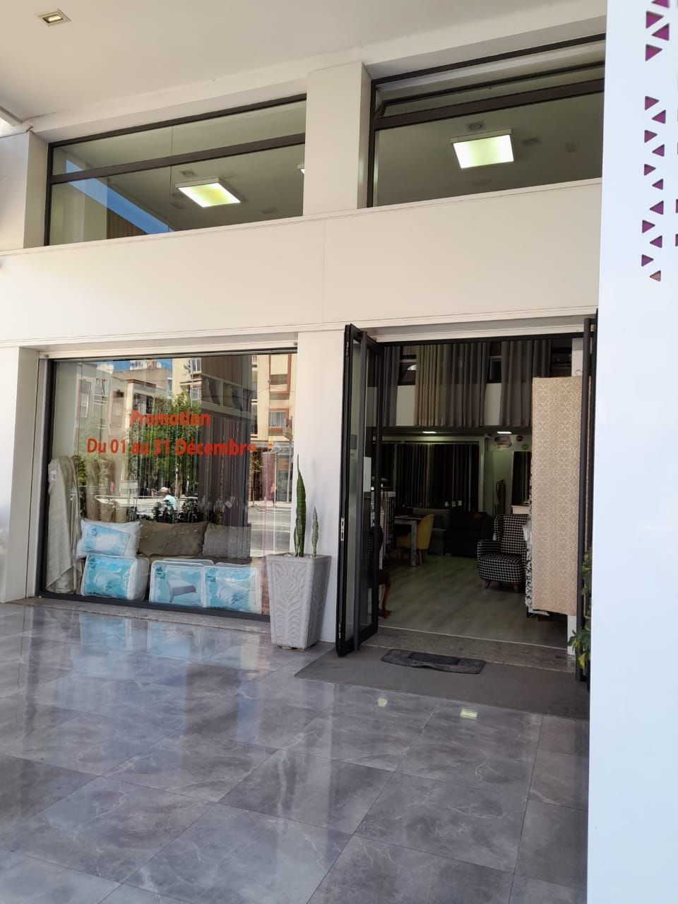 Local commercial — Casablanca — 3