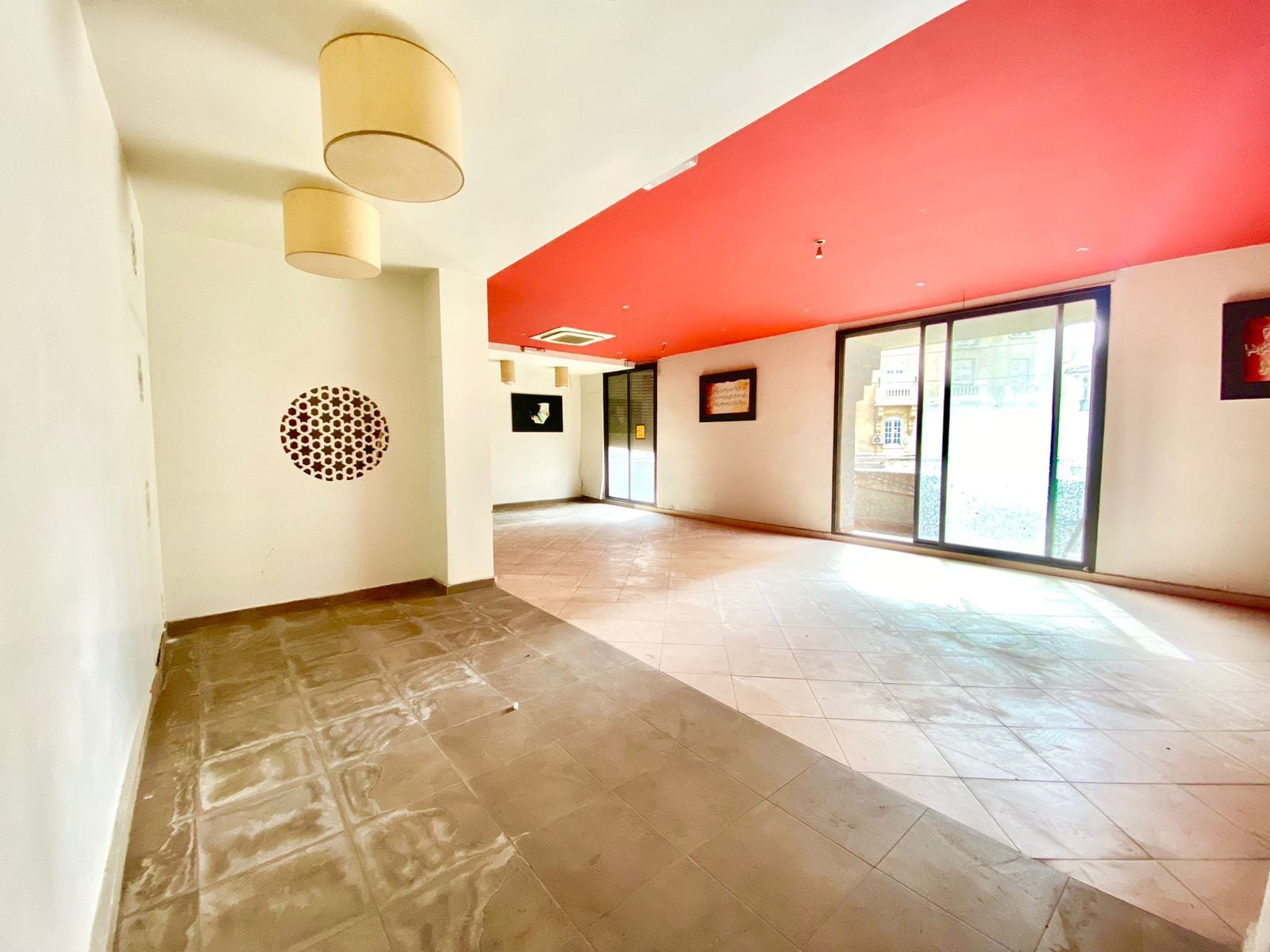 Local commercial 748 m² à Aviateur — 9