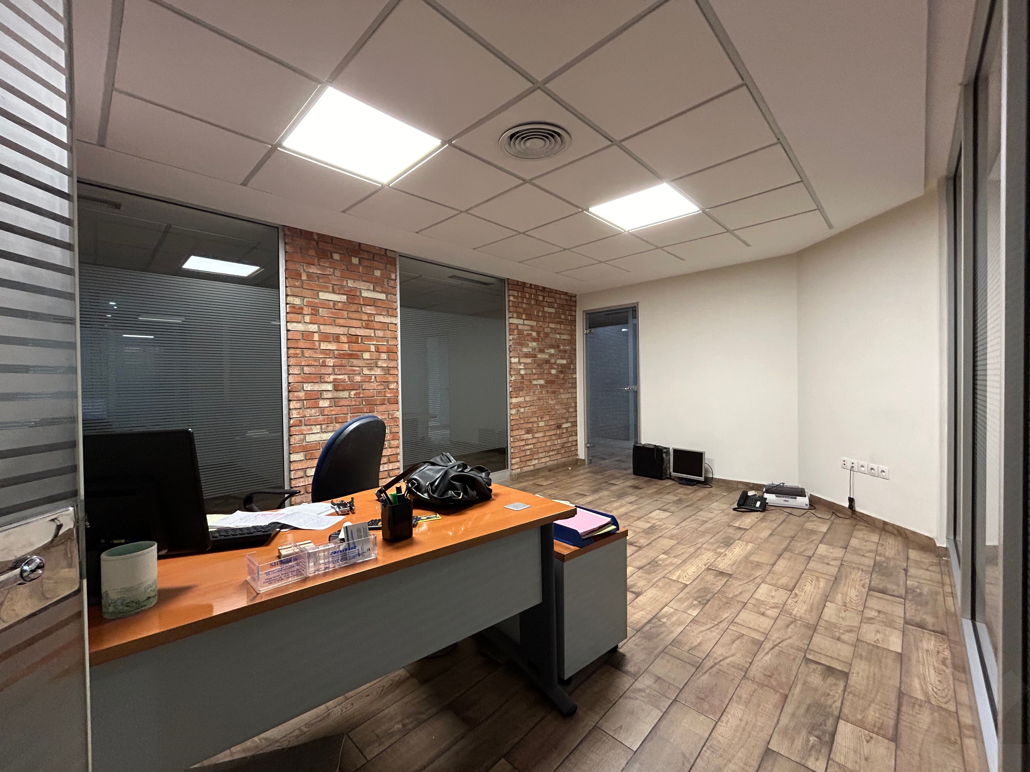 Bureau 2695 m² à Anassi — 8