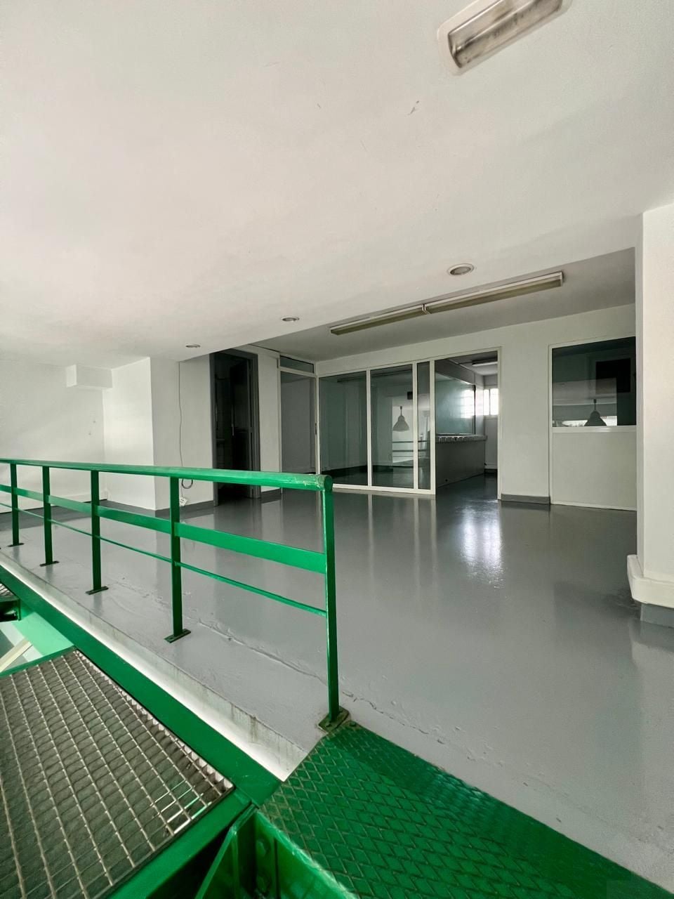 Local commercial 140 m² à Lusitania — 8