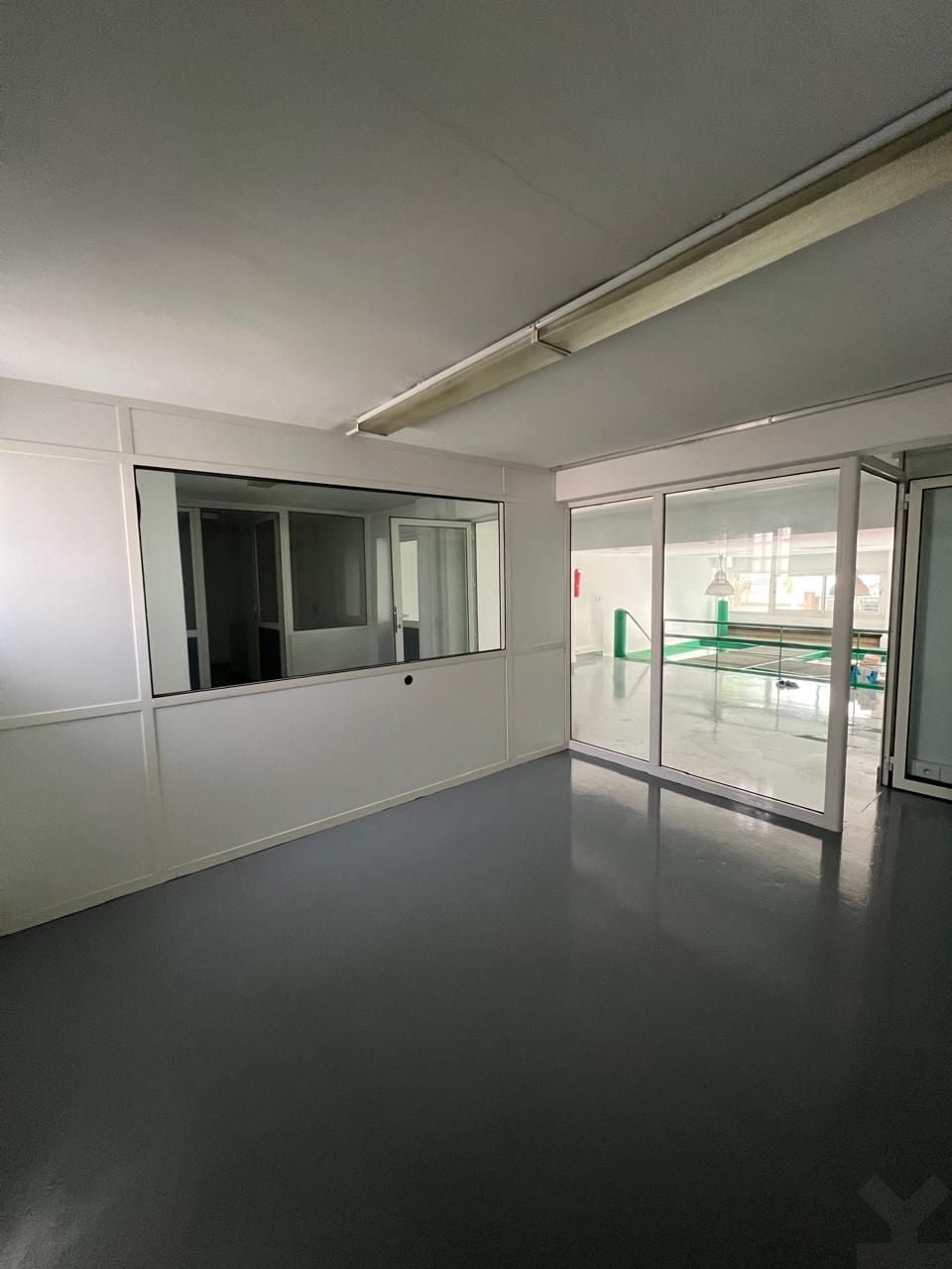 Local commercial 140 m² à Lusitania — 2
