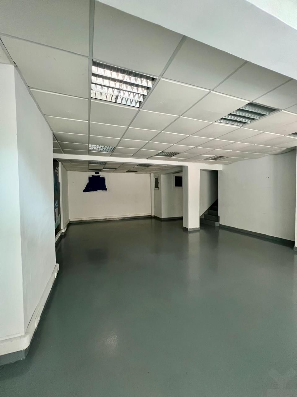 Local commercial 140 m² à Lusitania — 5