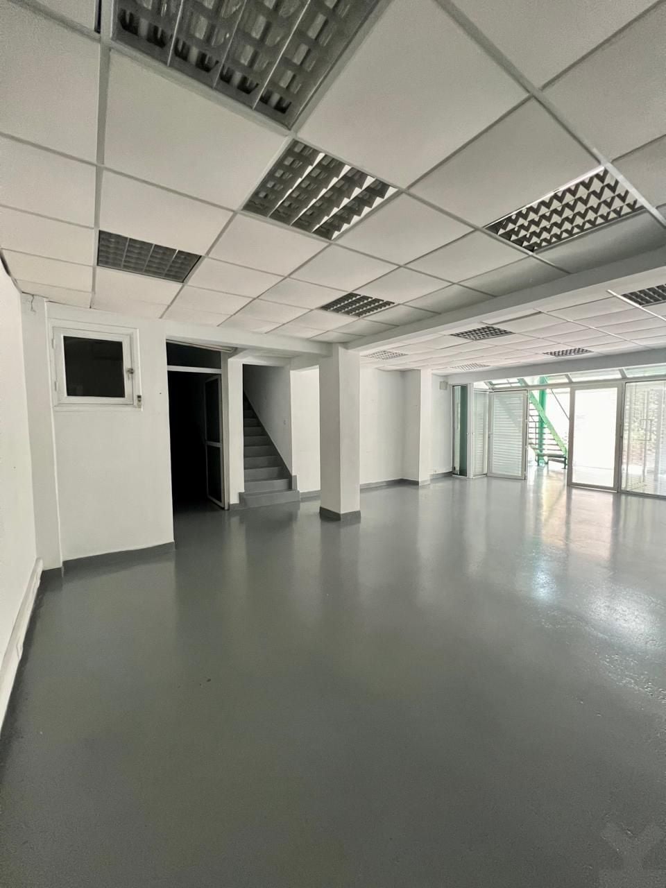 Local commercial 140 m² à Lusitania — 12