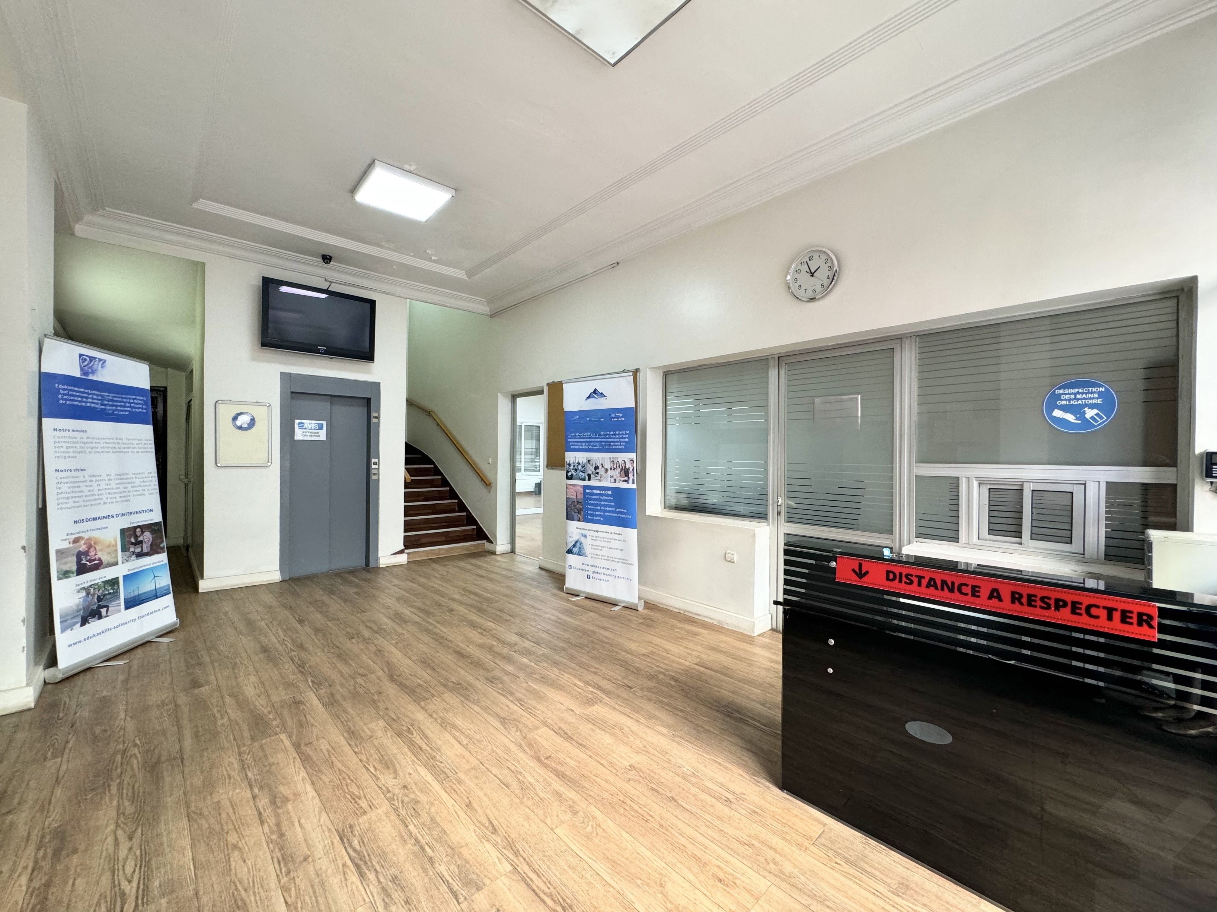 Local commercial 1525 m² à Hopitaux — 8