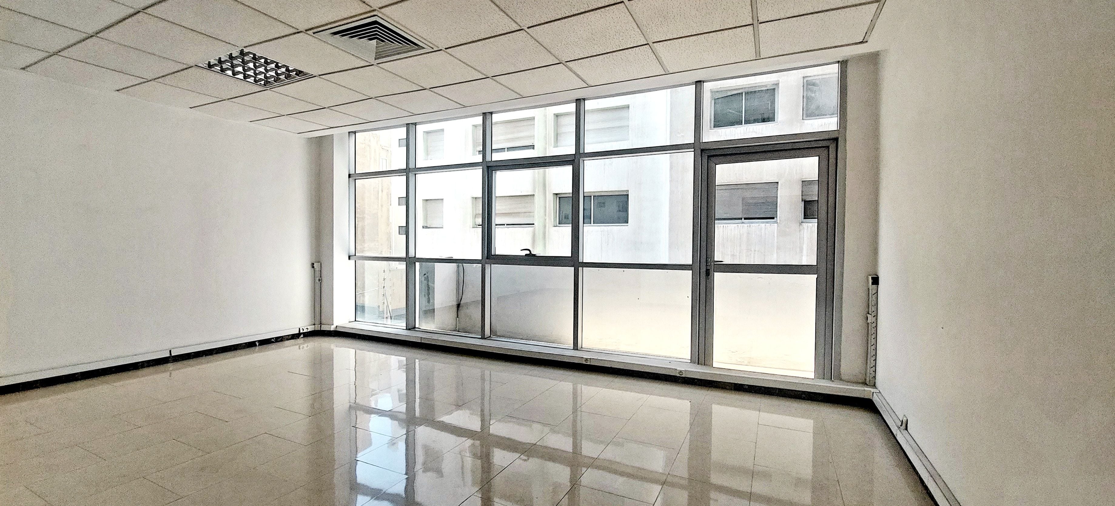 Bureau 81 m² à Hopitaux — 7