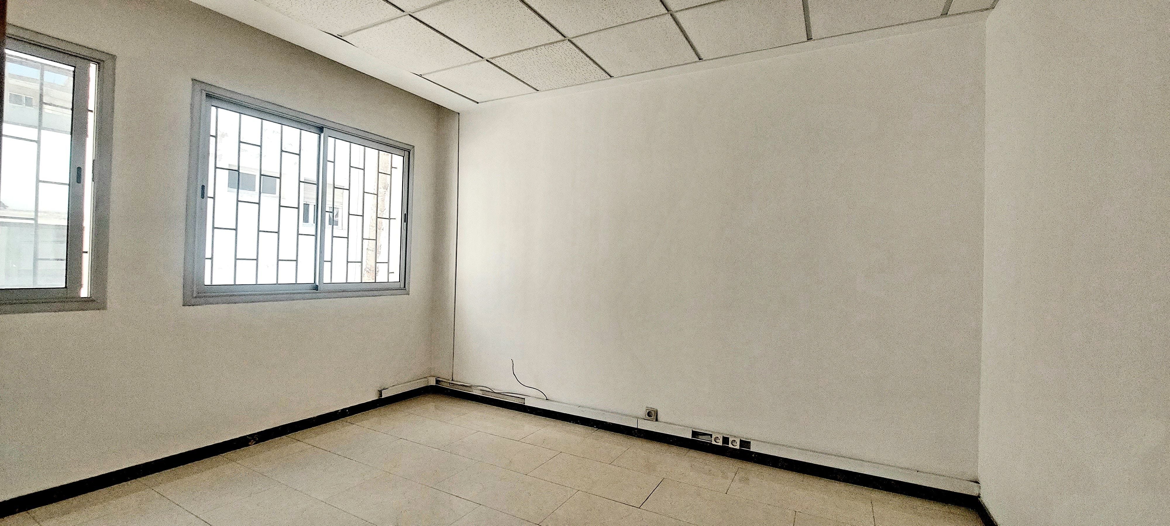 Bureau 81 m² à Hopitaux — 8