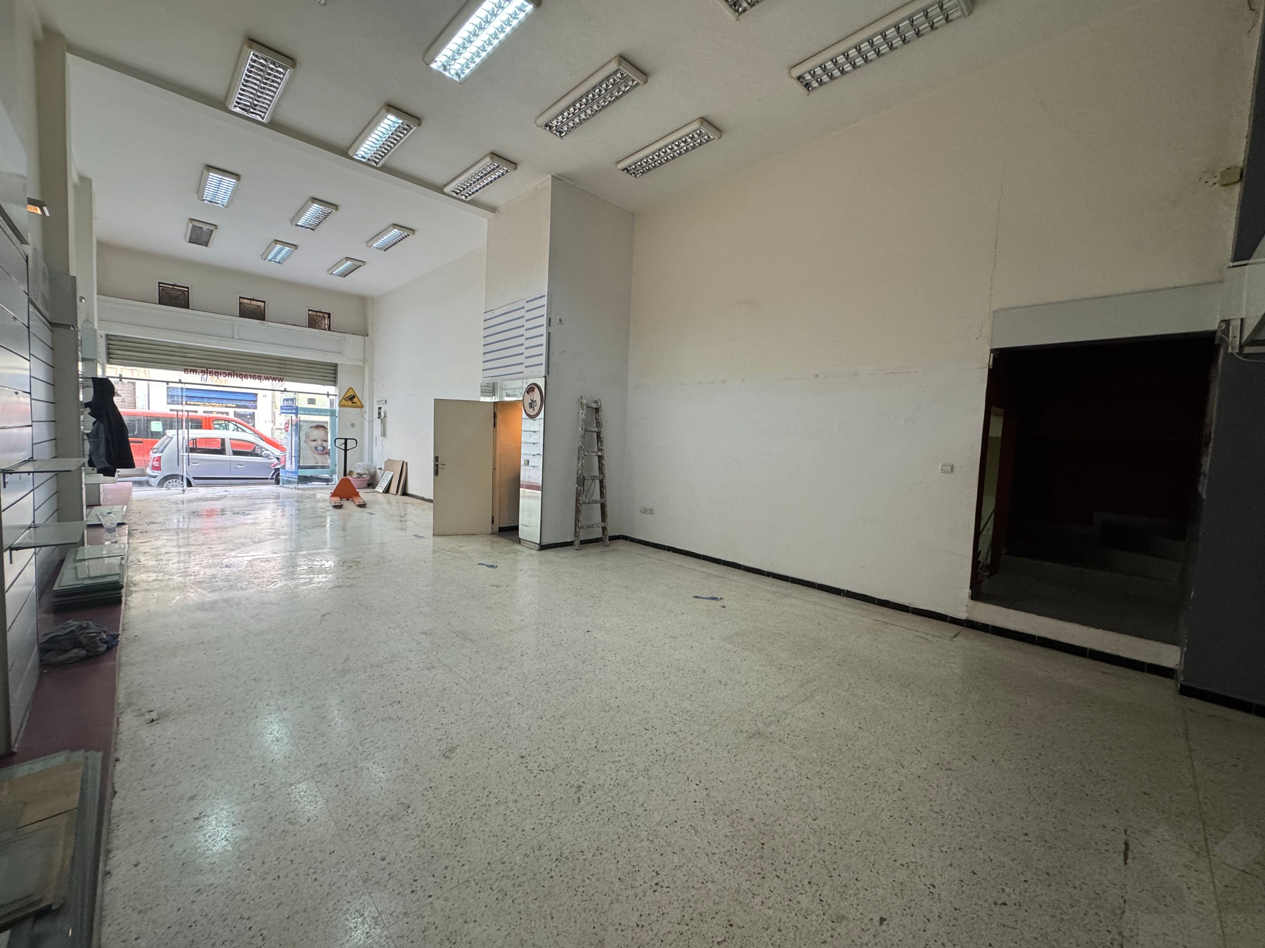 Local commercial — Casablanca — 2