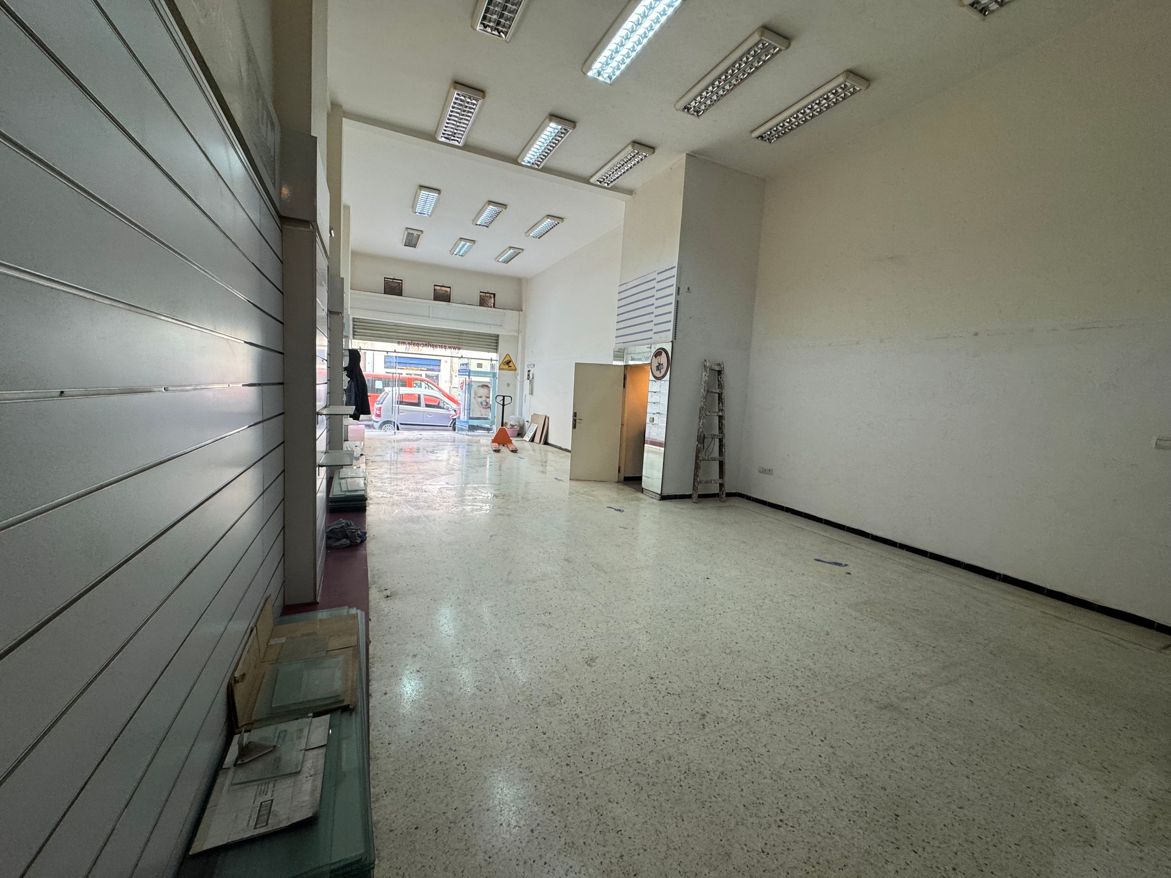 Local commercial — Casablanca — 4