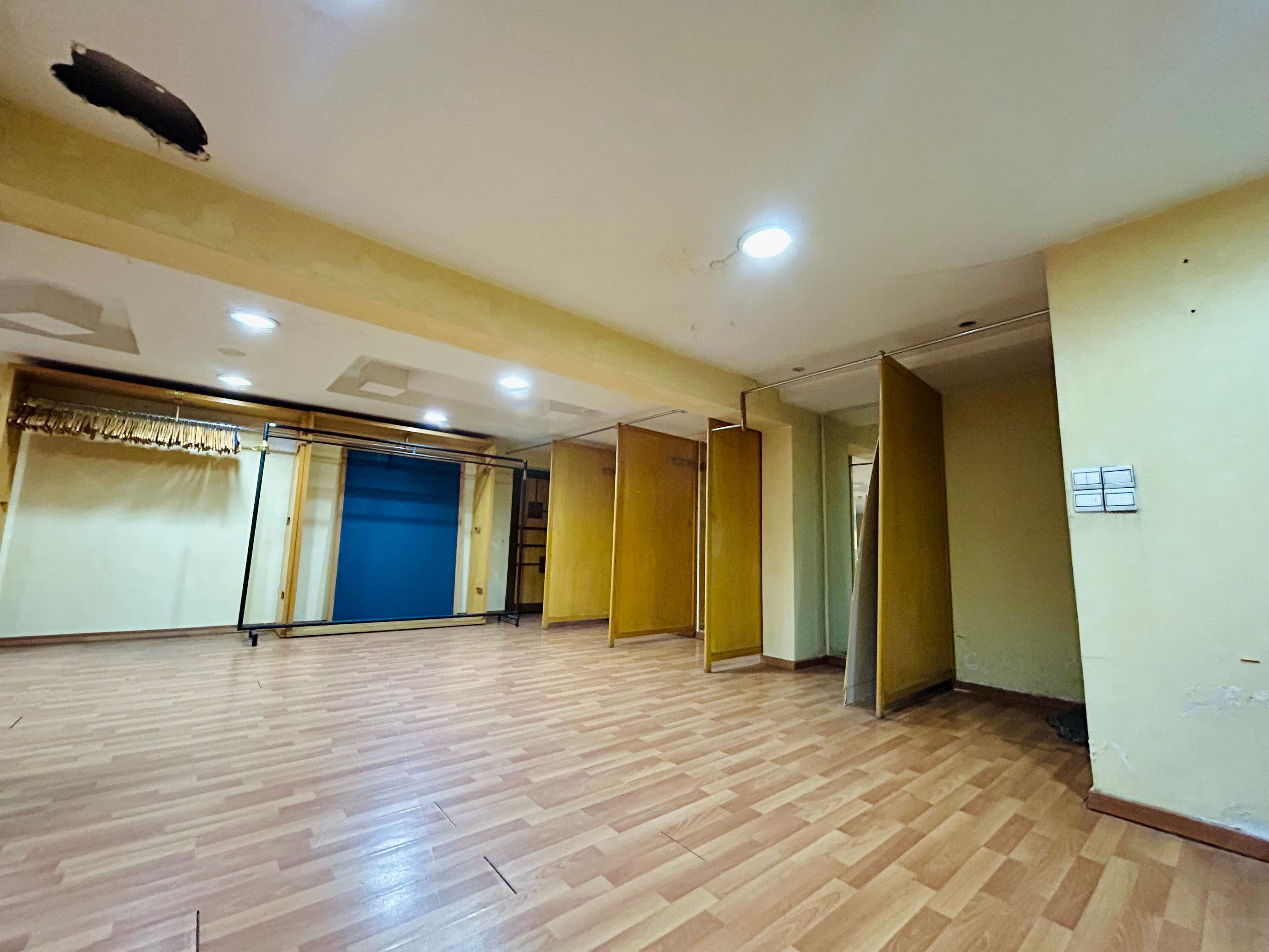Local commercial 322 m² à Hopitaux — 7