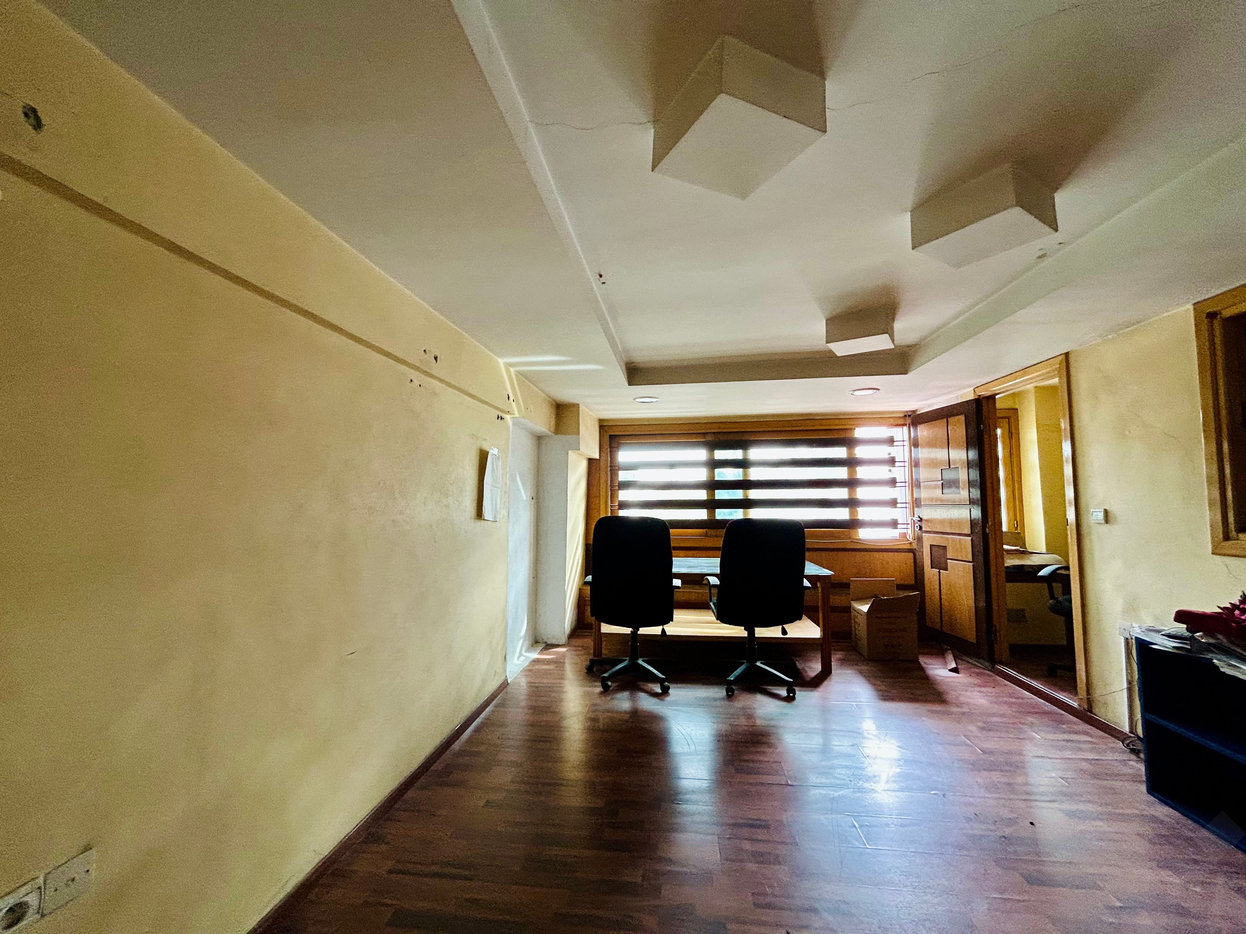 Local commercial 322 m² à Hopitaux — 9