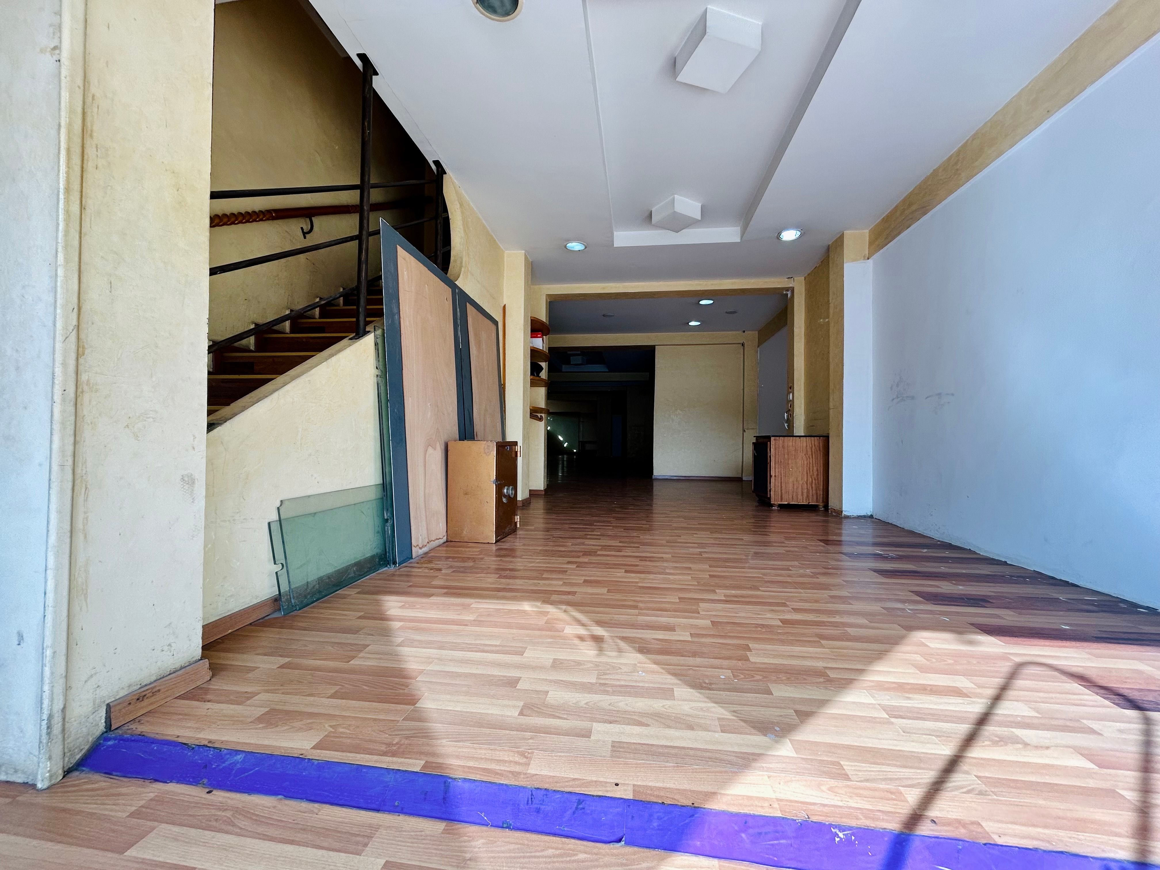 Local commercial — Casablanca