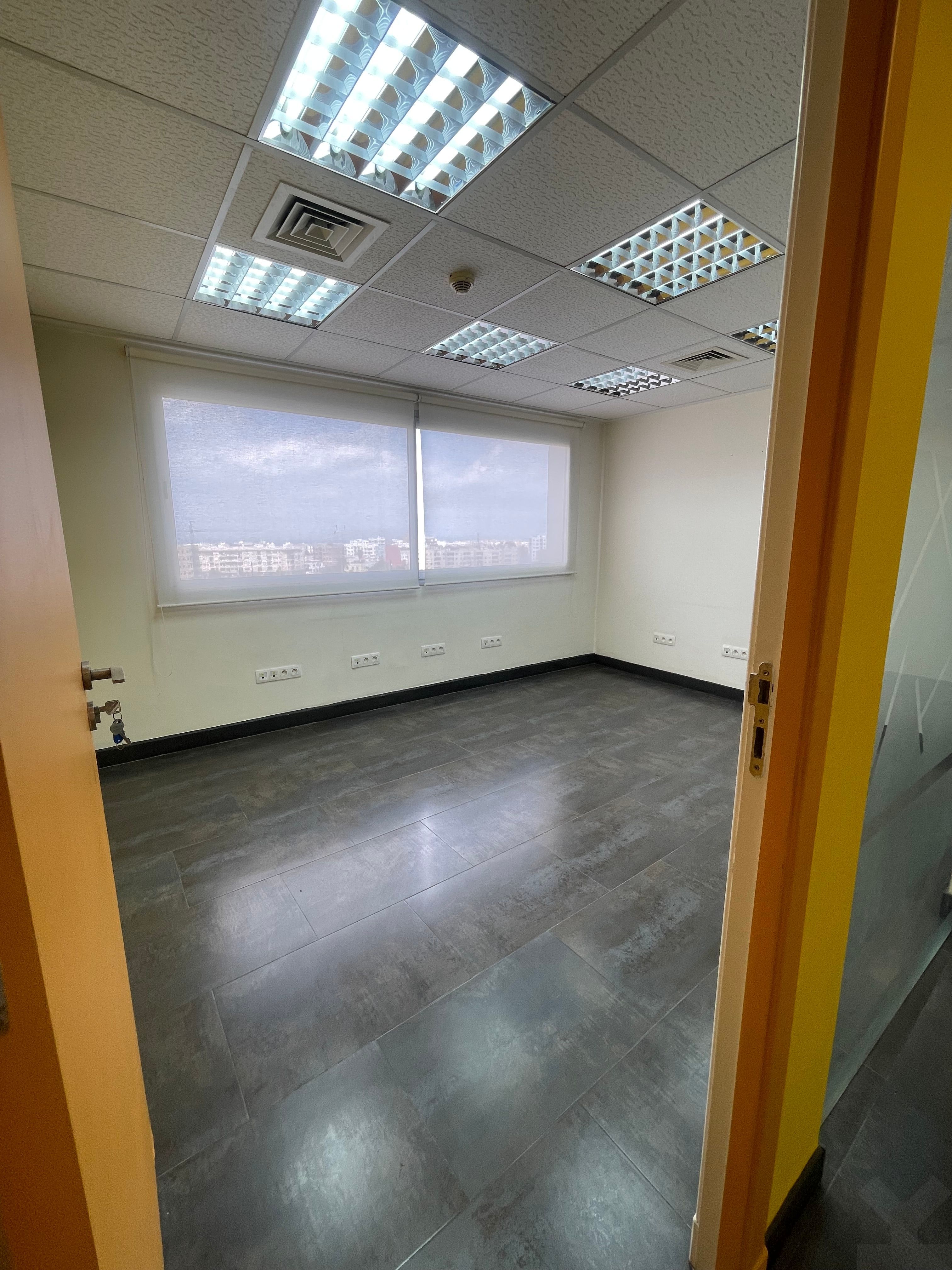 Bureau 350 m² à Ain Sebaa — 13