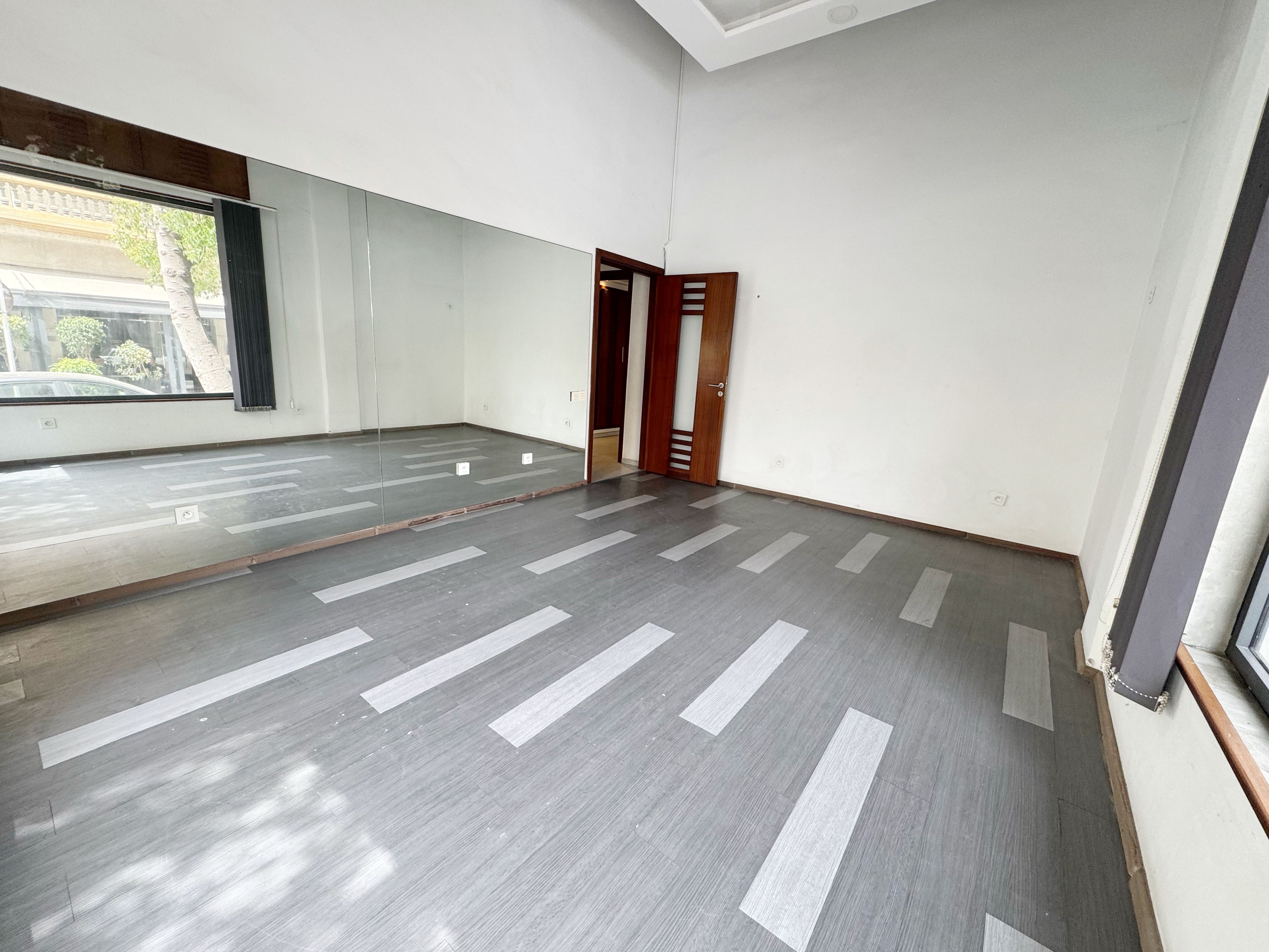 Local commercial 255 m² à Hopitaux — 8