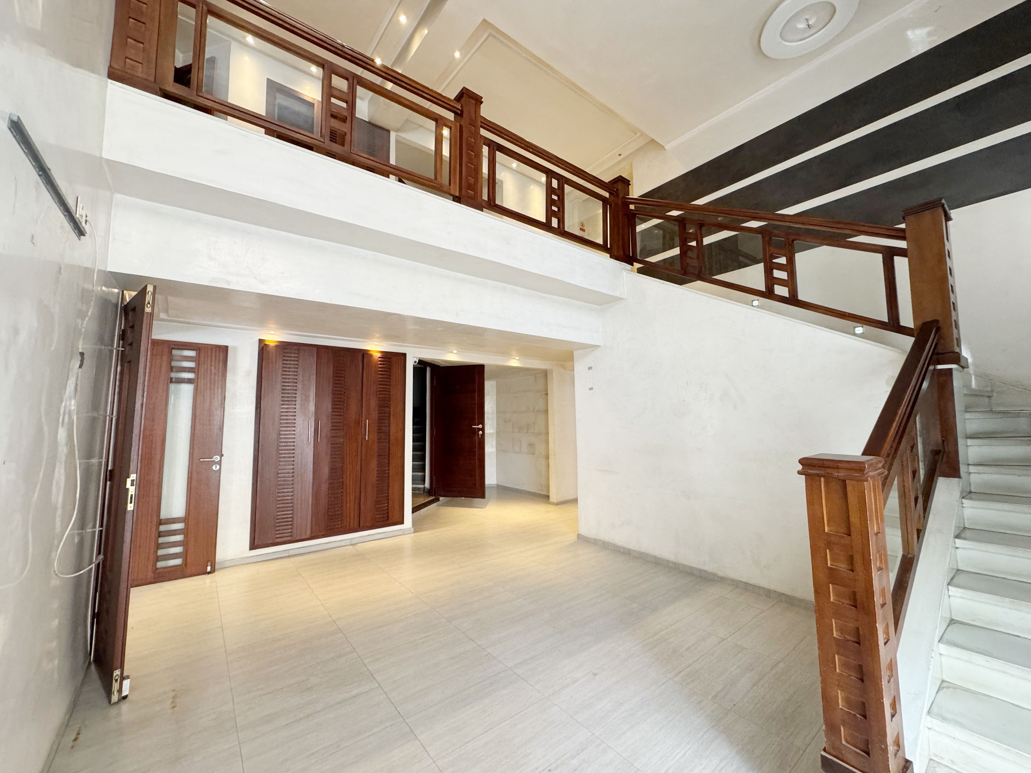 Local commercial 255 m² à Hopitaux — 7