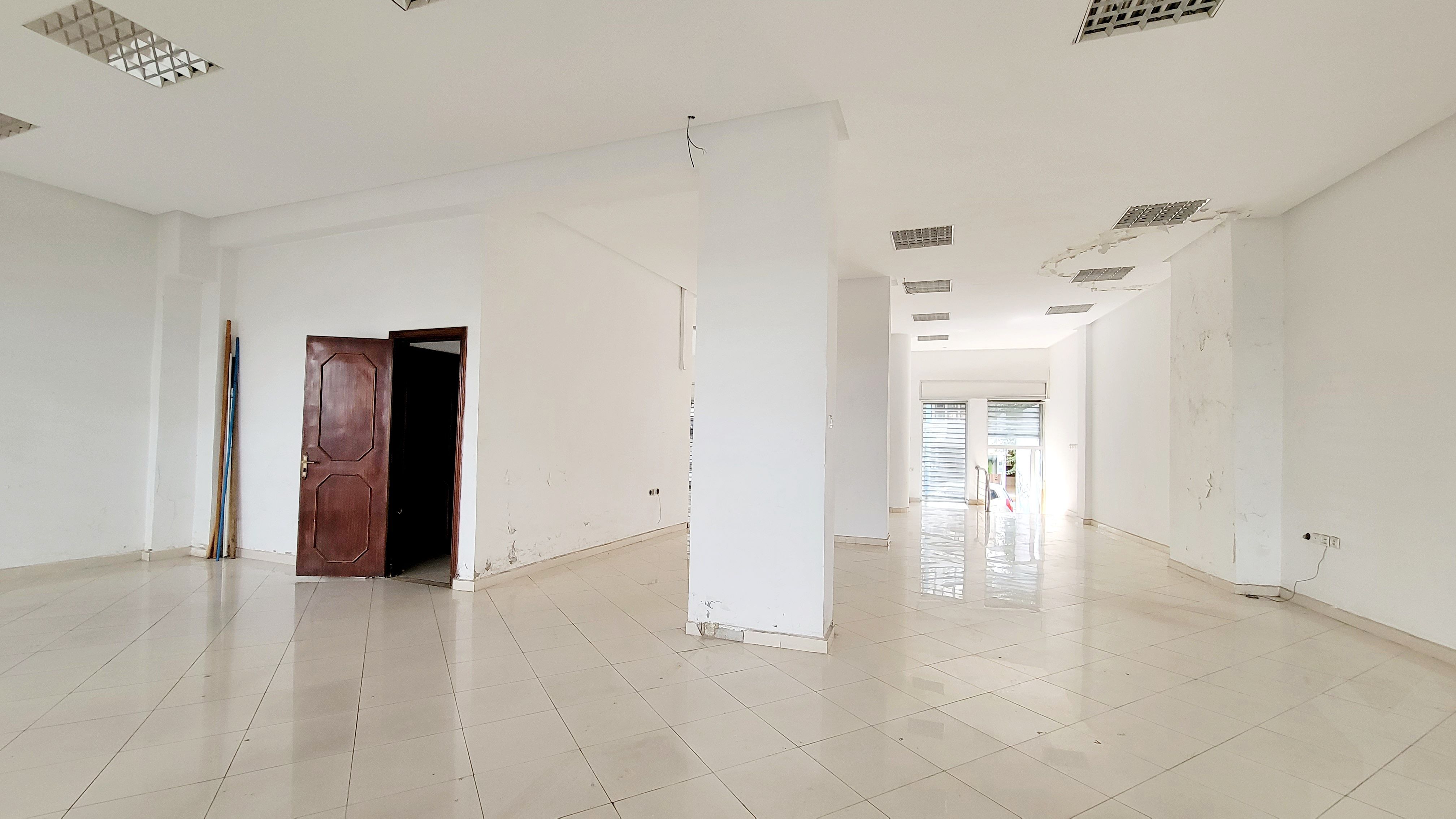 Local commercial — Casablanca — 4