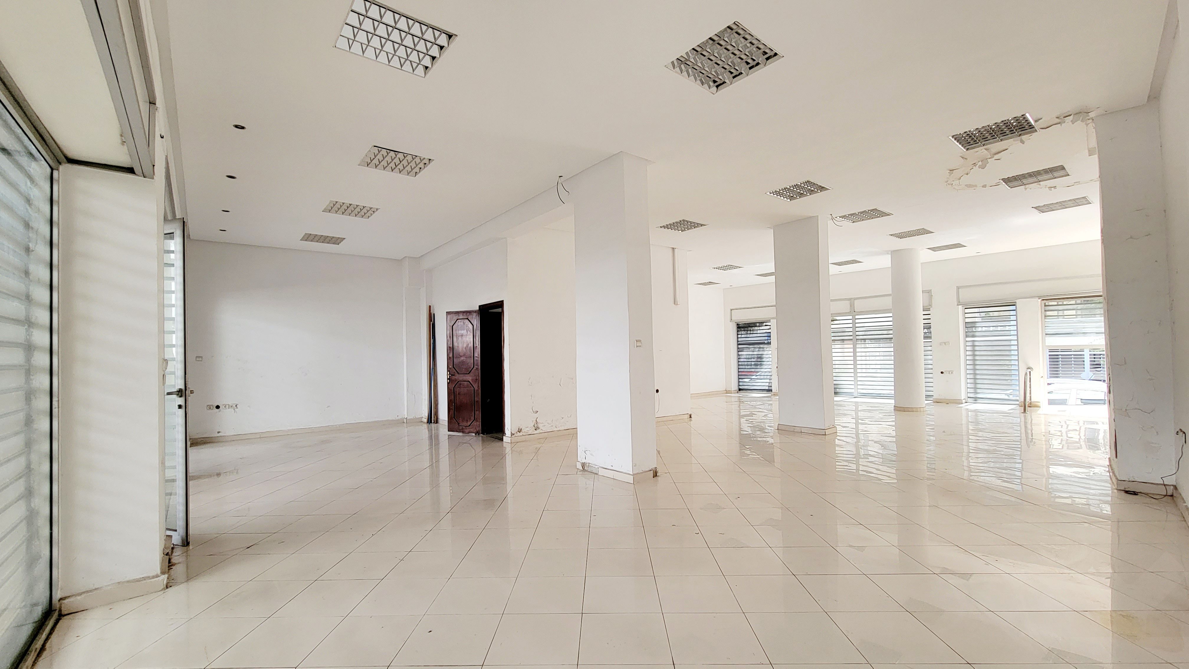 Local commercial — Casablanca — 6