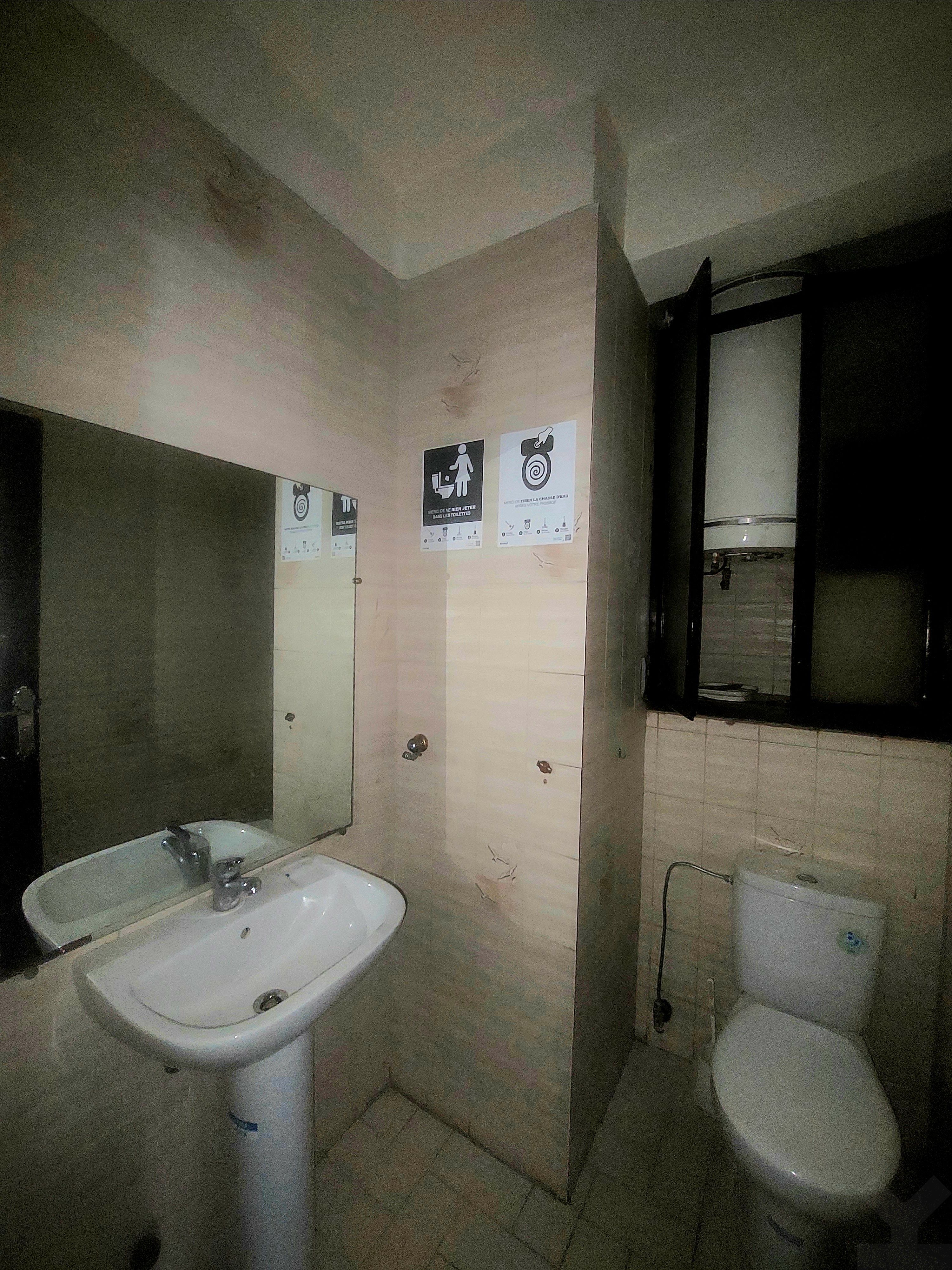 Bureau 173 m² f Hopitaux — 8