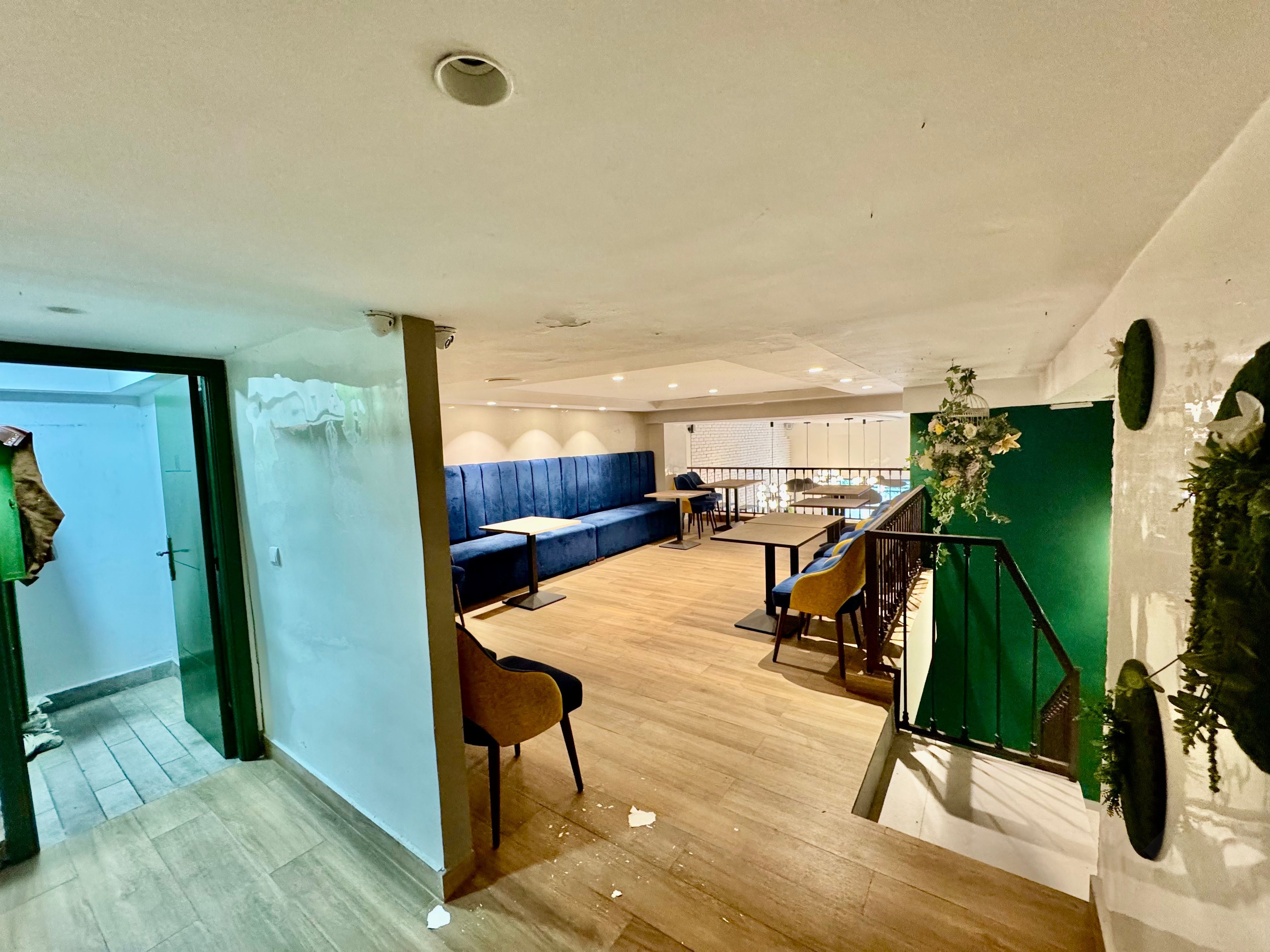 Local commercial 123 m² à Lusitania — 9