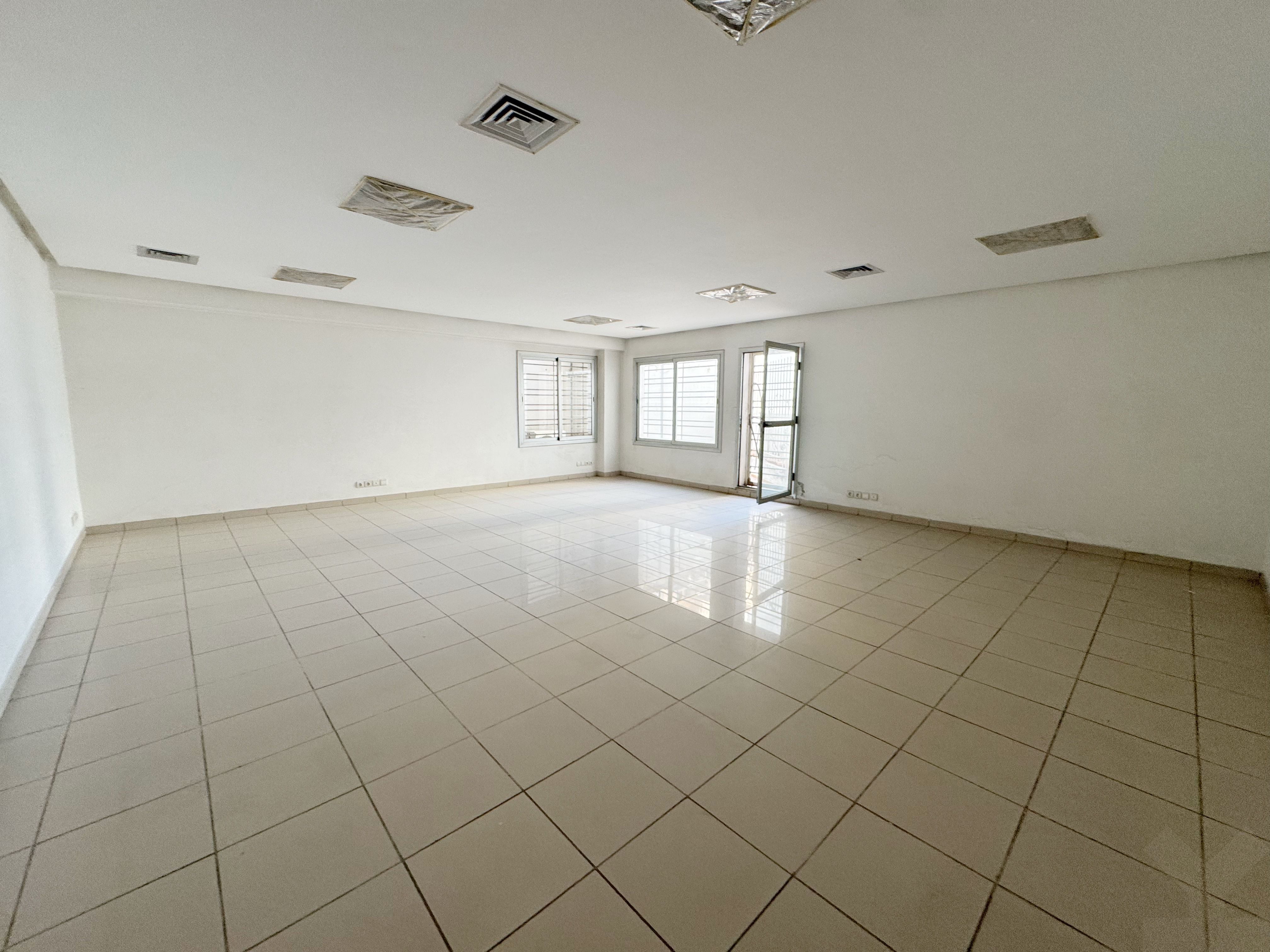 Bureau 87 m² à Hopitaux — 3