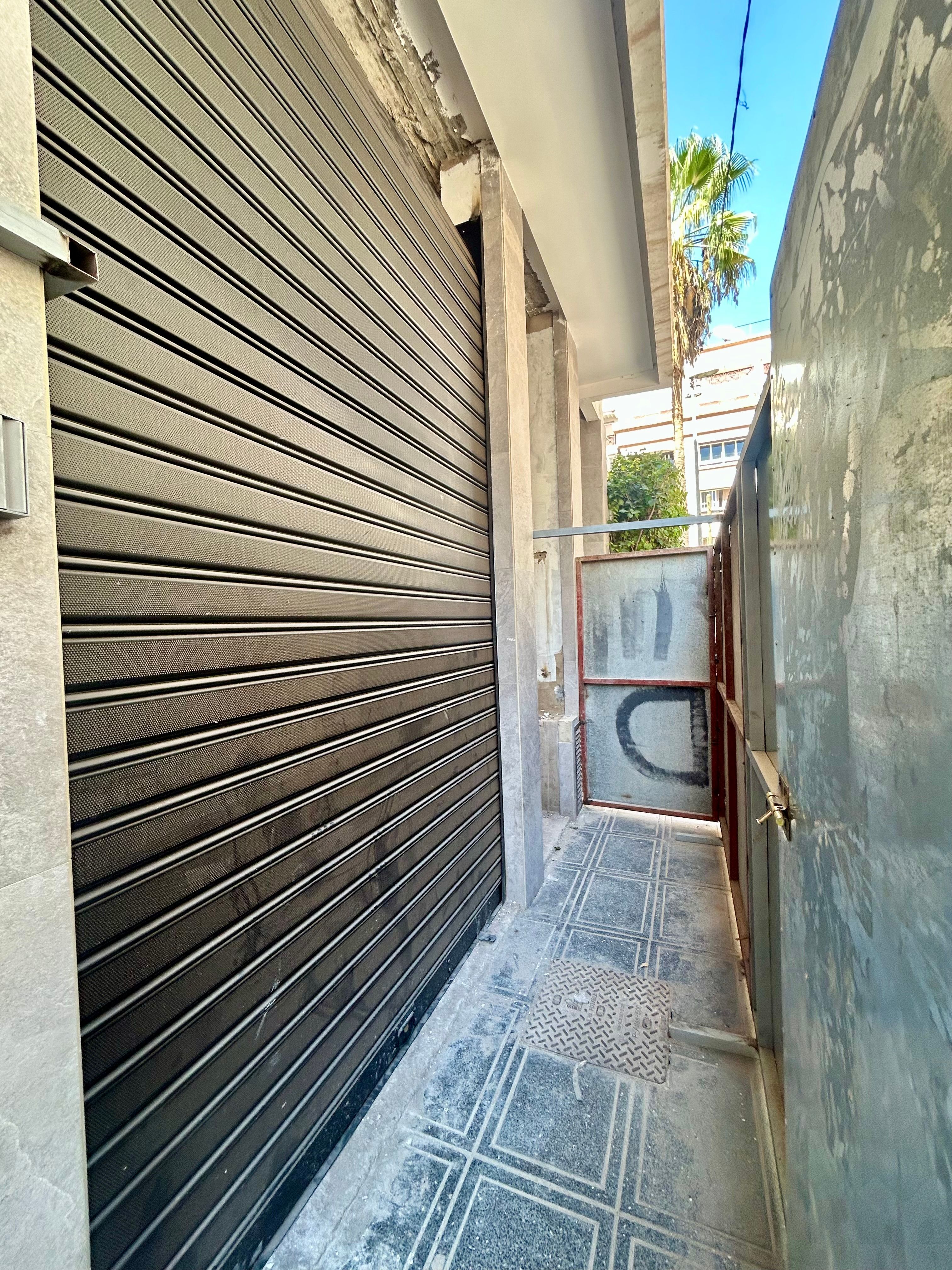Local commercial — Casablanca — 2