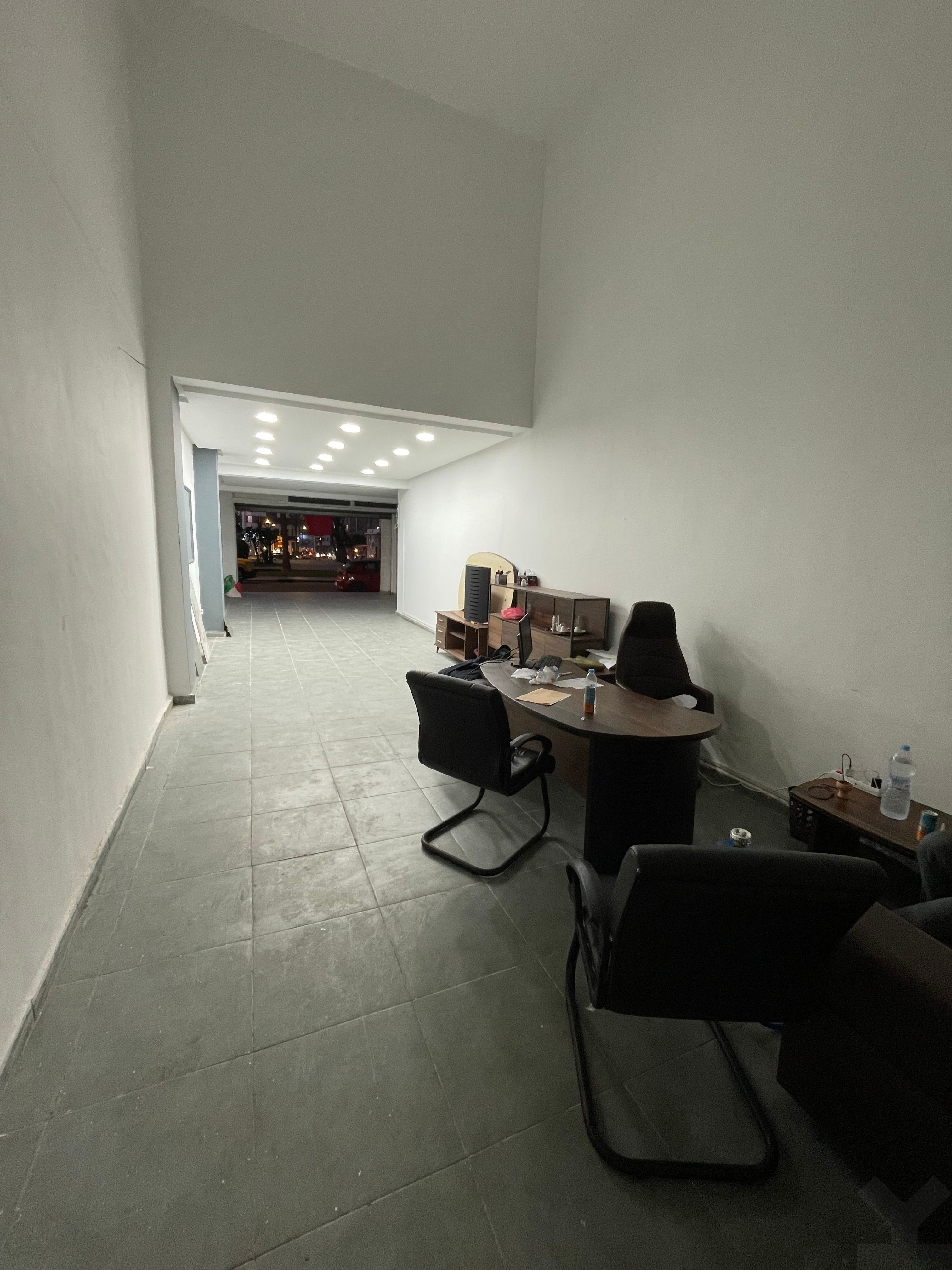 Local commercial 180 m² à Moulay Youssef — 8
