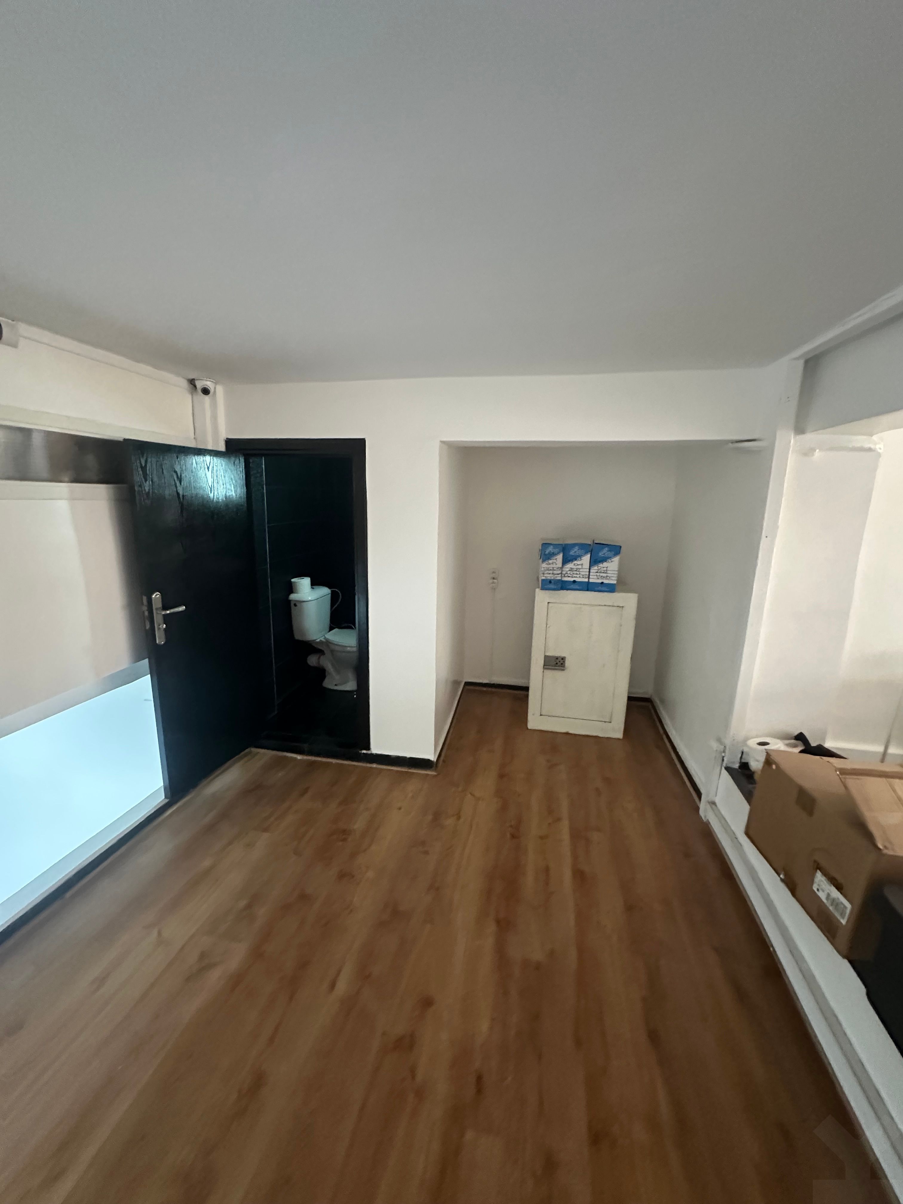 Local commercial 296 m² f Beausejour — 11