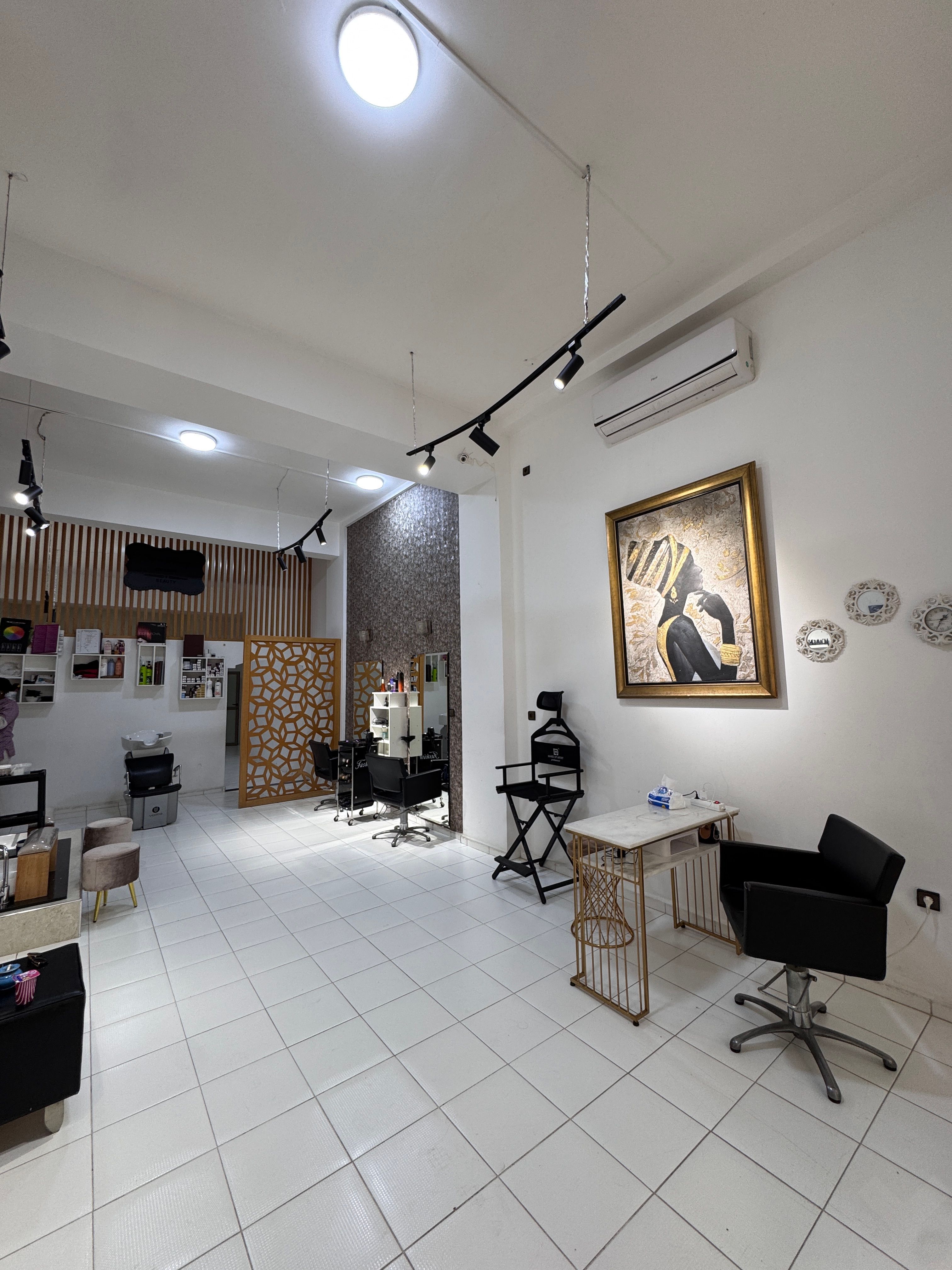 Local commercial — Casablanca