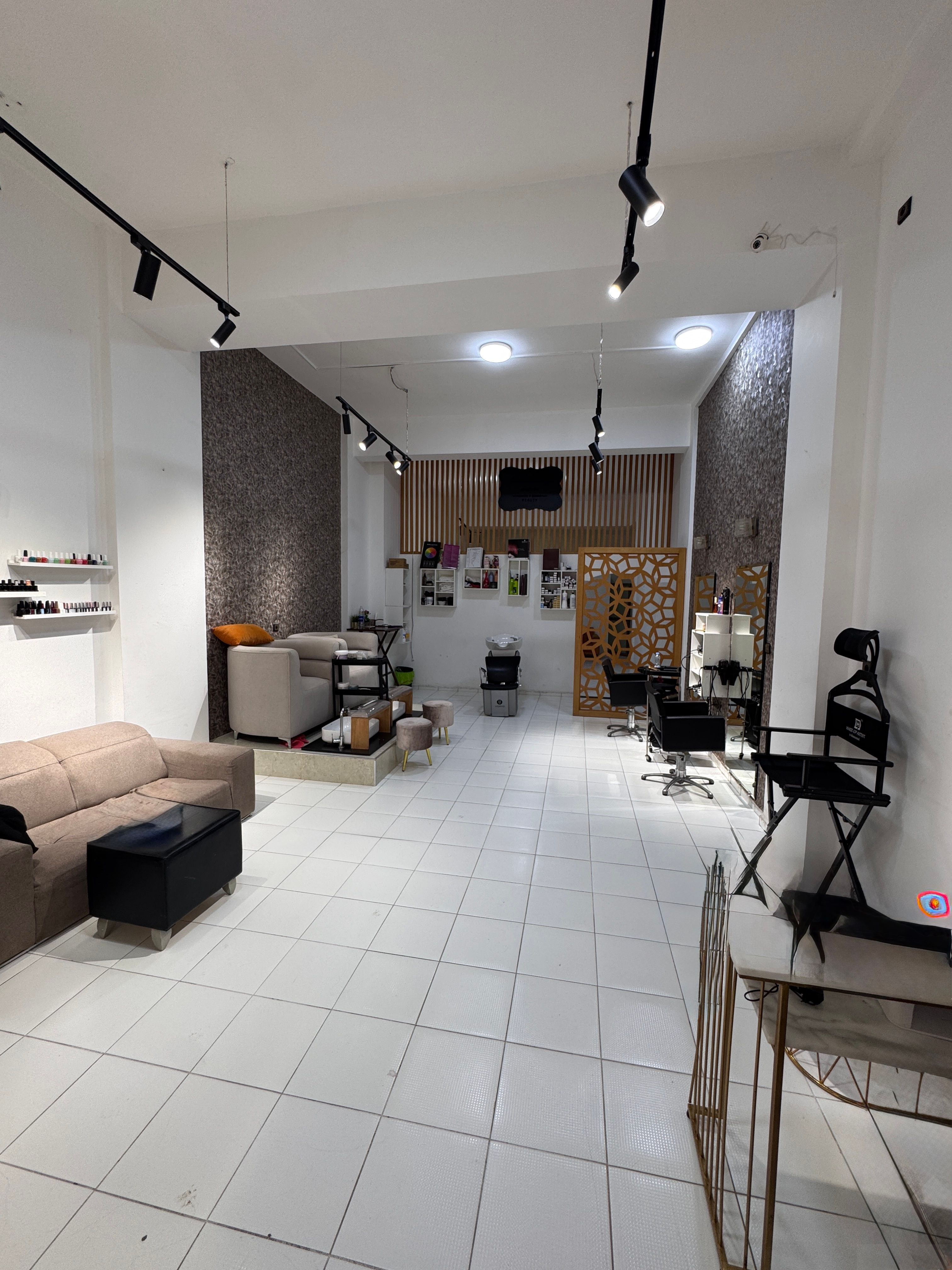 Local commercial — Casablanca — 2
