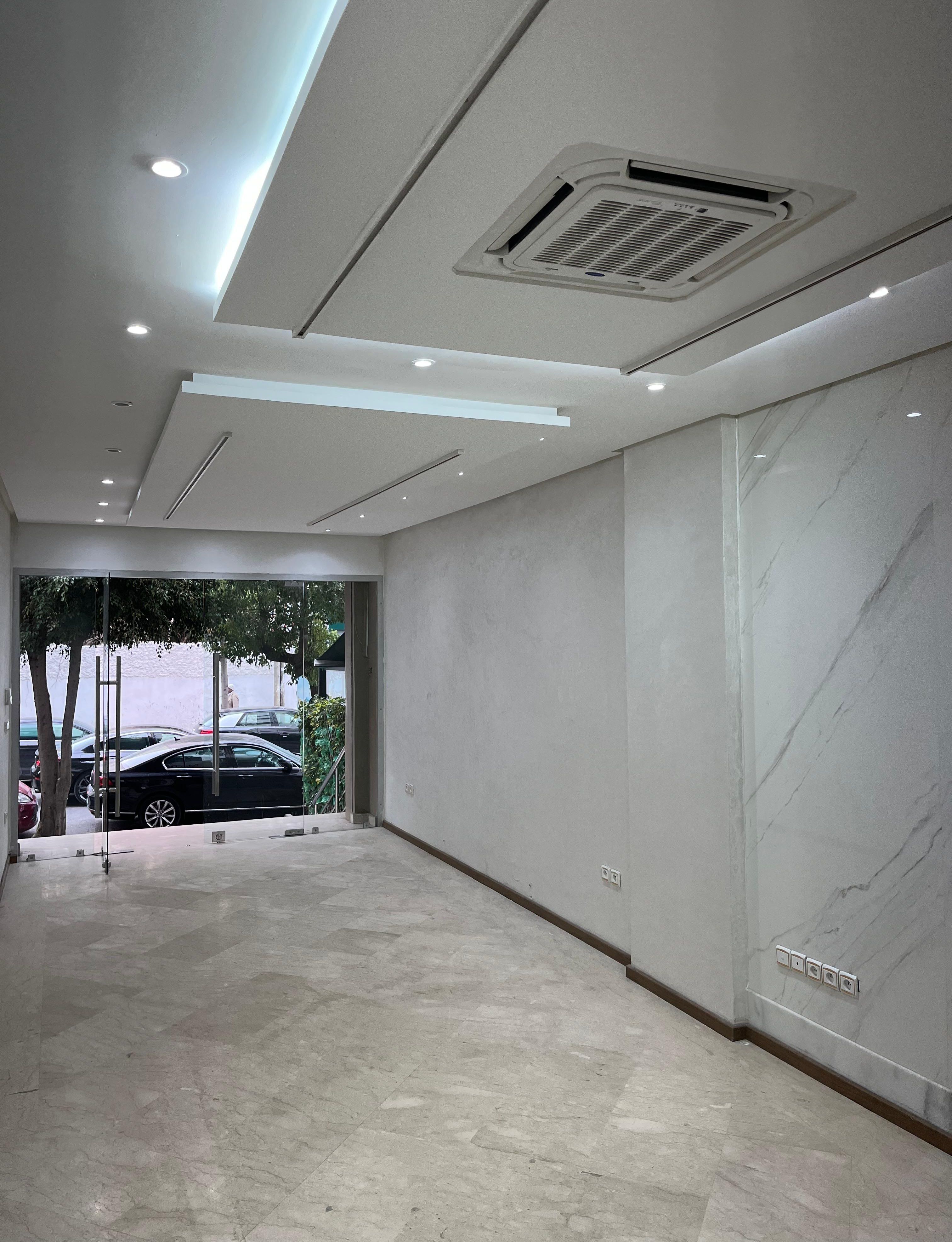 Local commercial — Casablanca — 2