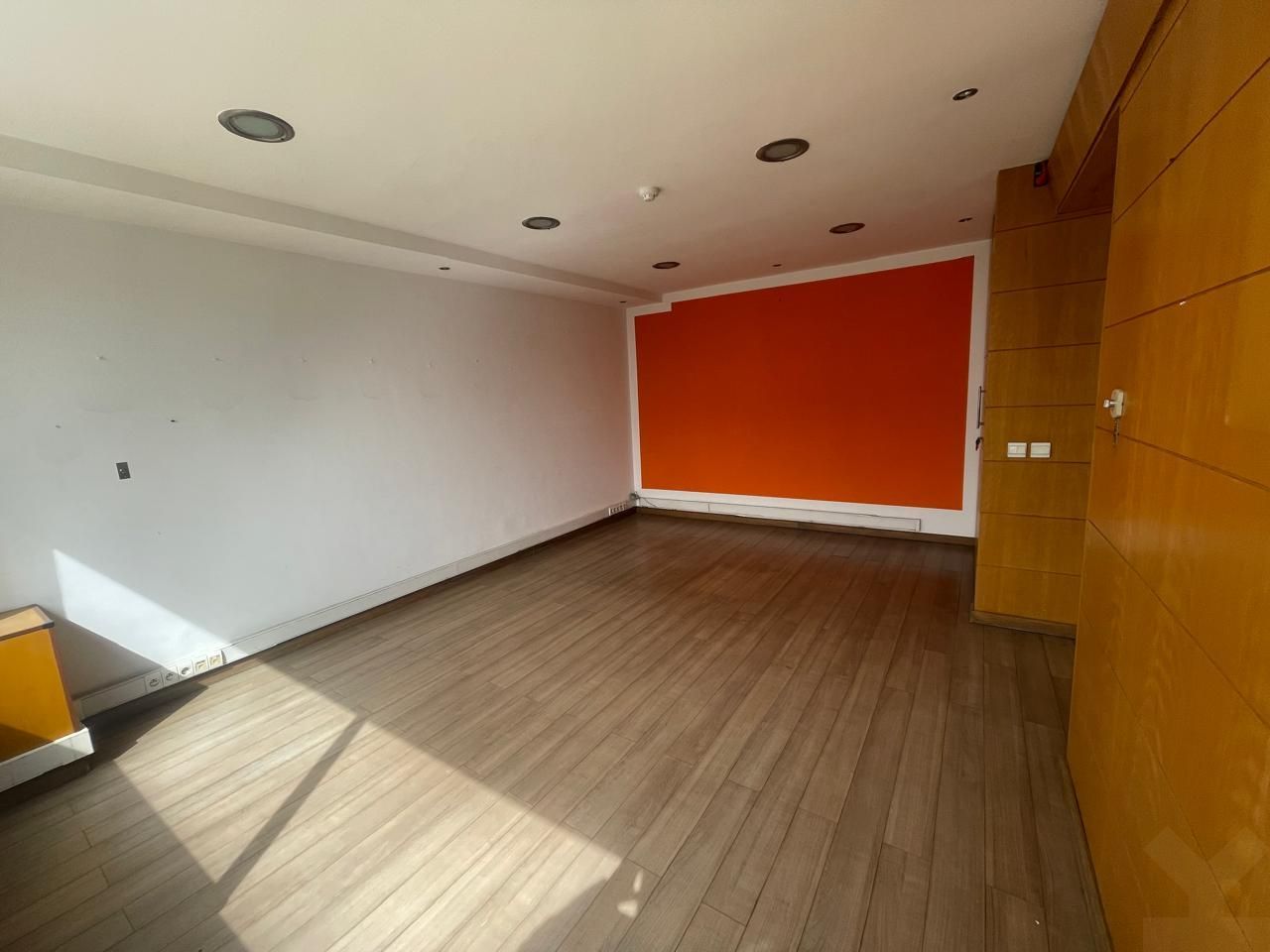 Bureau 122 m² à Hopitaux — 11