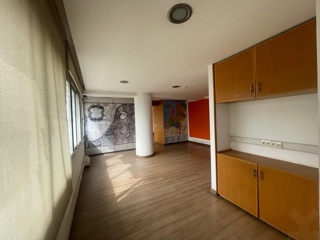 Bureau 122 m² à Hopitaux — 14