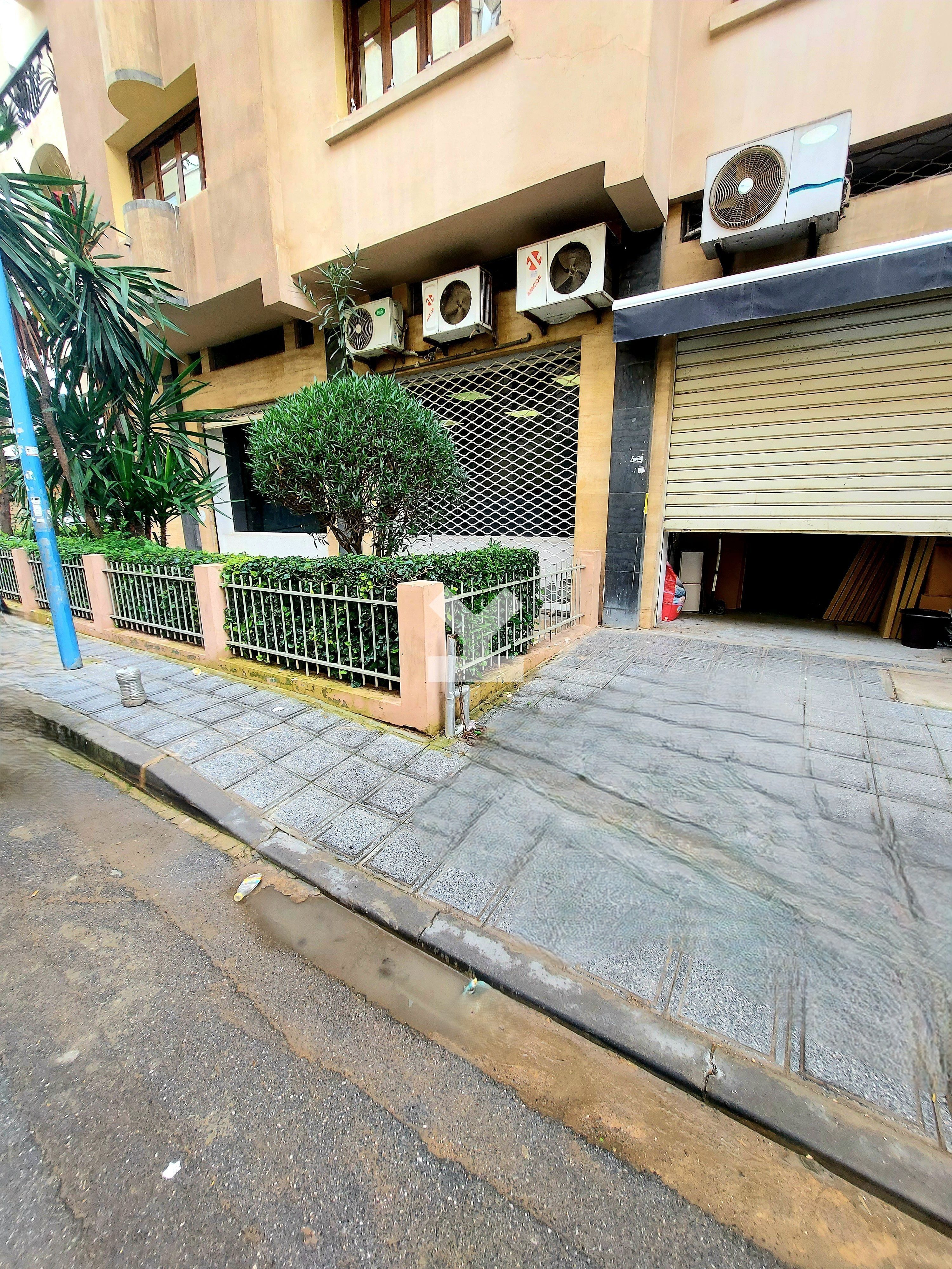 Local commercial — Casablanca — 6