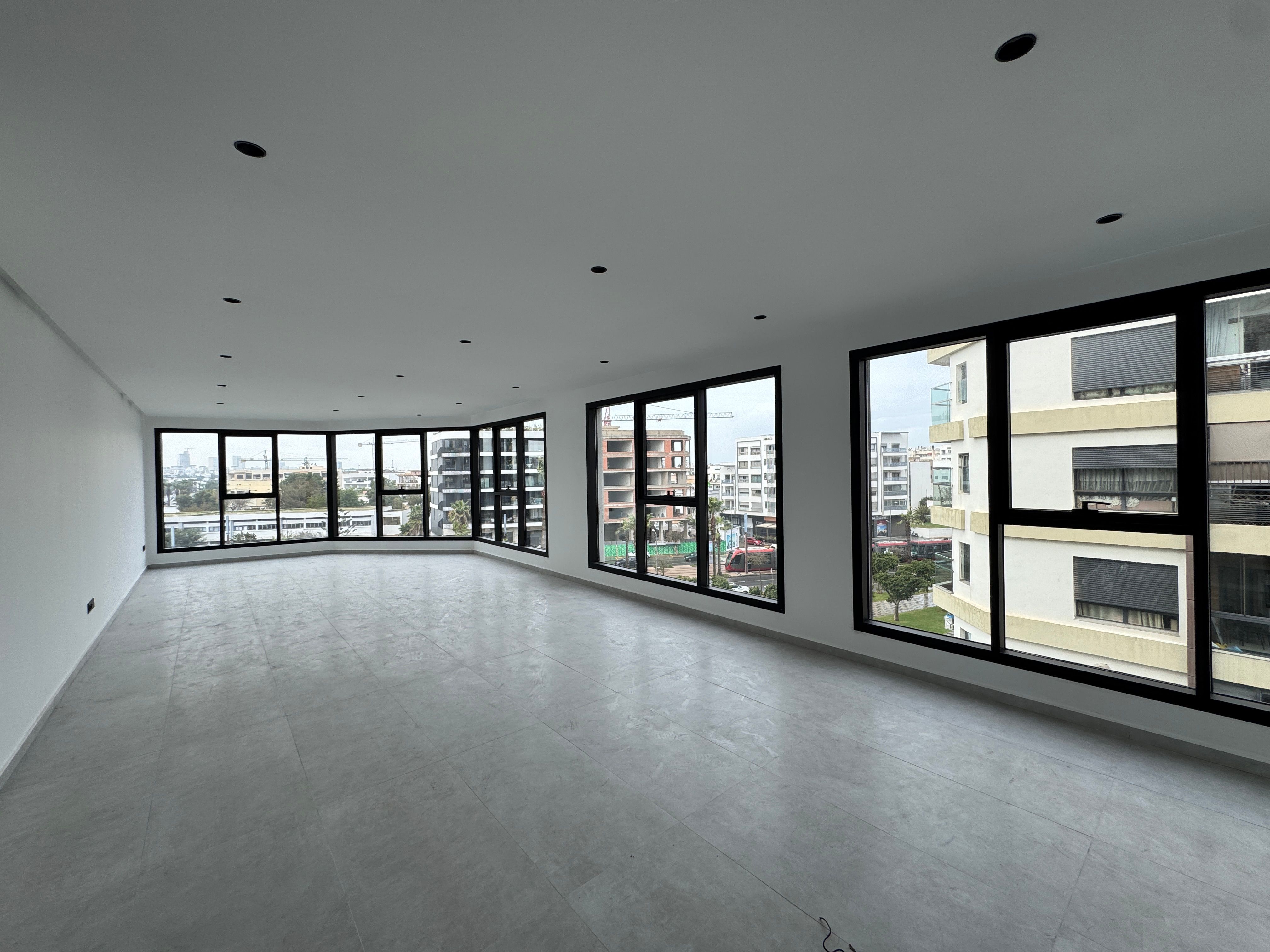 Bureau 66 m² à Franceville — 3