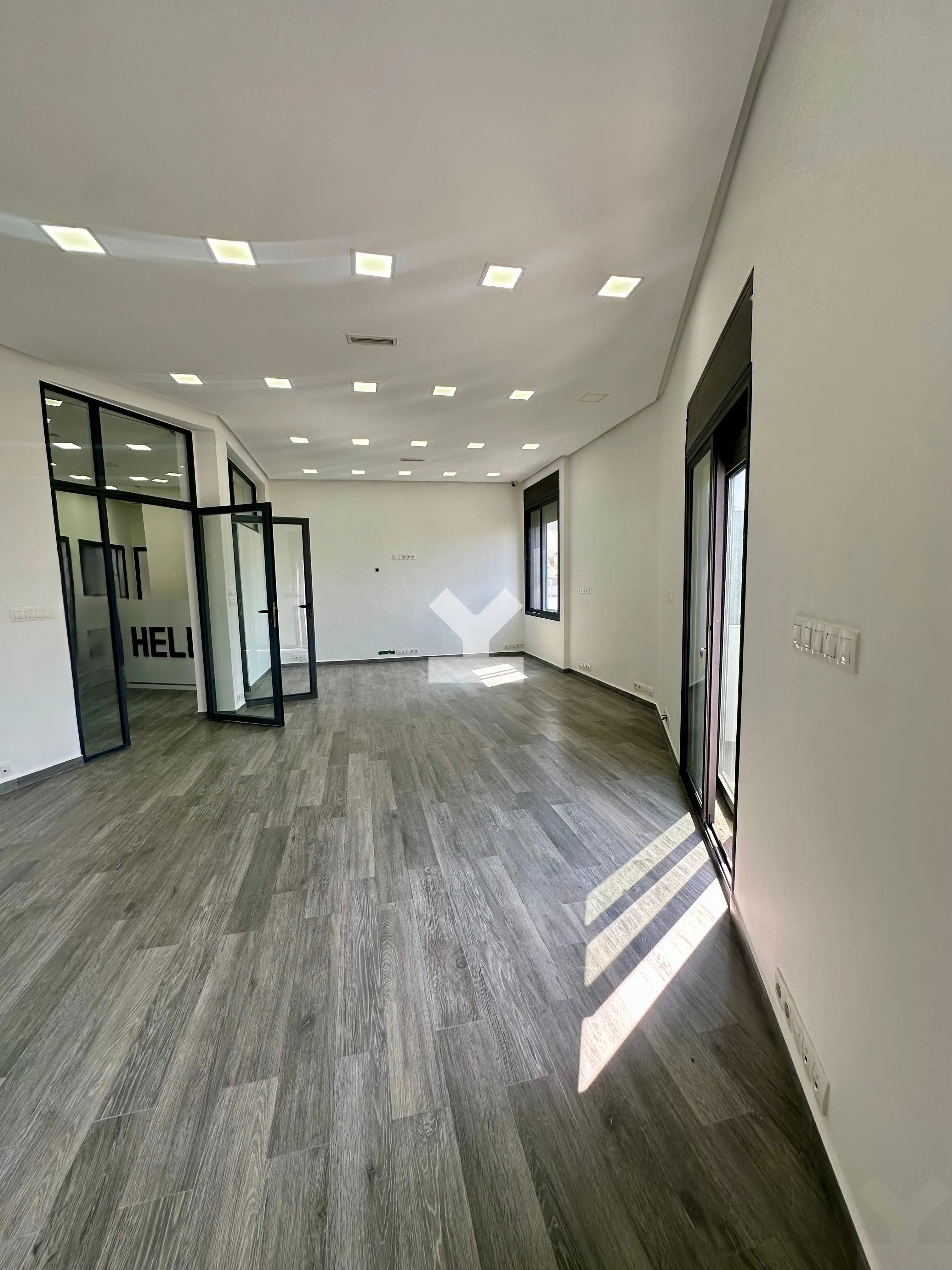 Bureau 90 m² à Hopitaux — 11