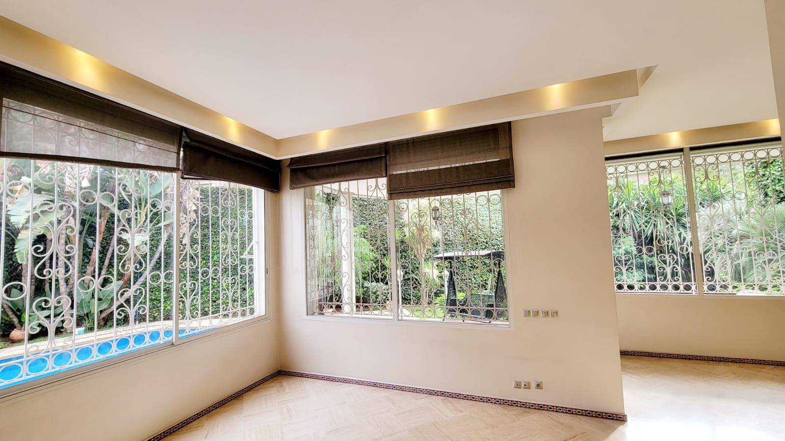 Villa 480 m² à Sidi Maarouf — 33