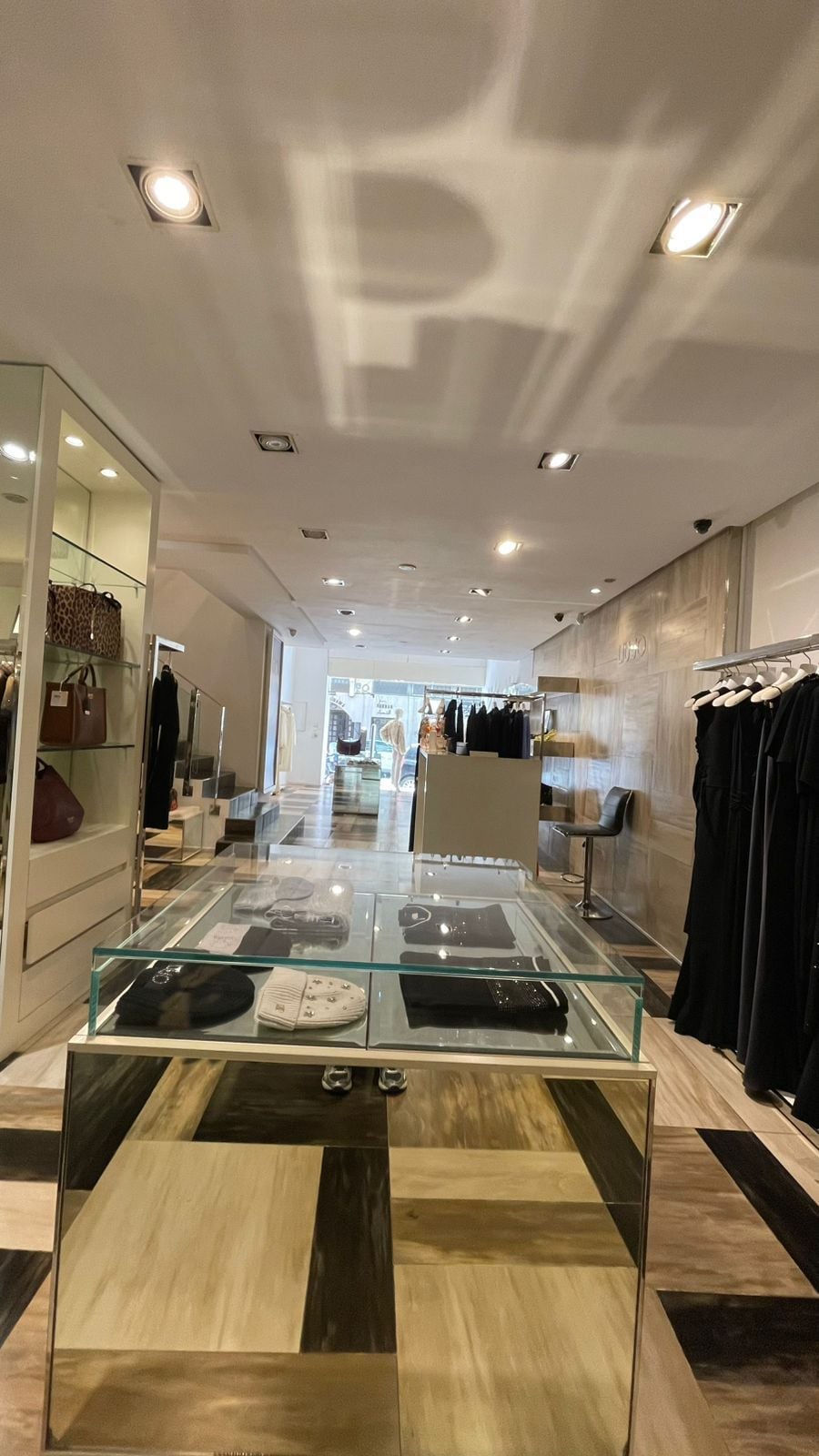 Local commercial — Casablanca — 6