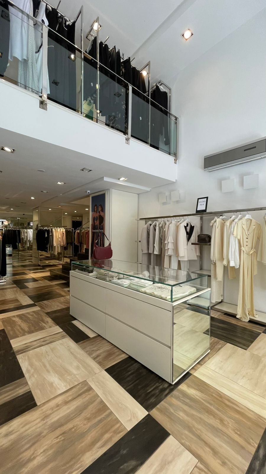 Local commercial — Casablanca — 4