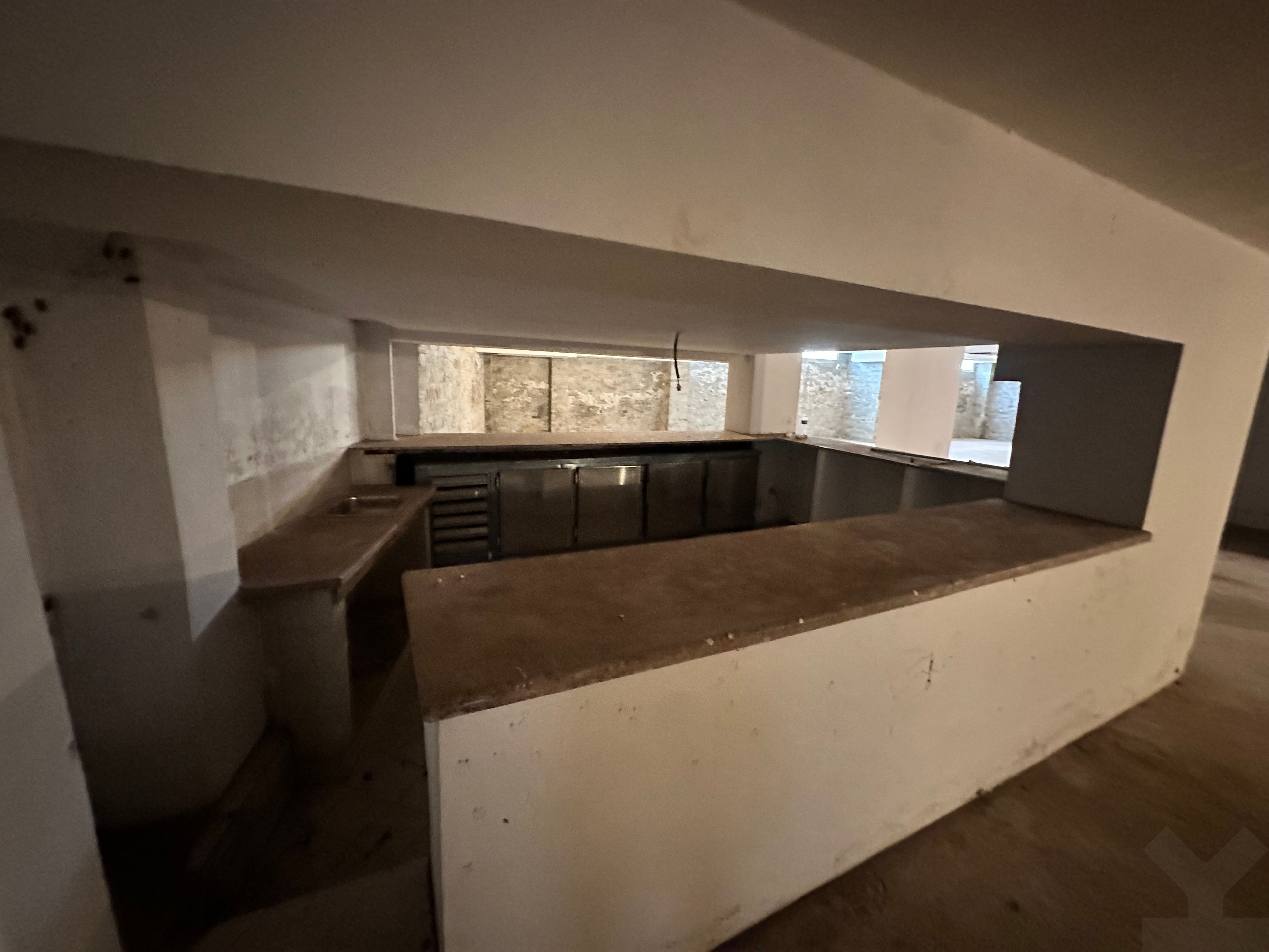 Local commercial — Casablanca — 3
